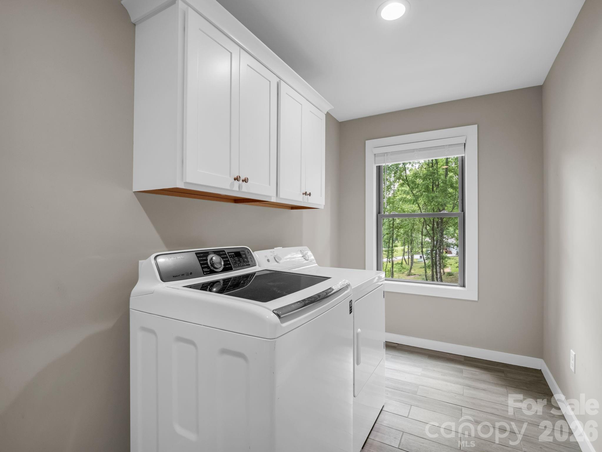 100 Walt Drive — Hendersonville