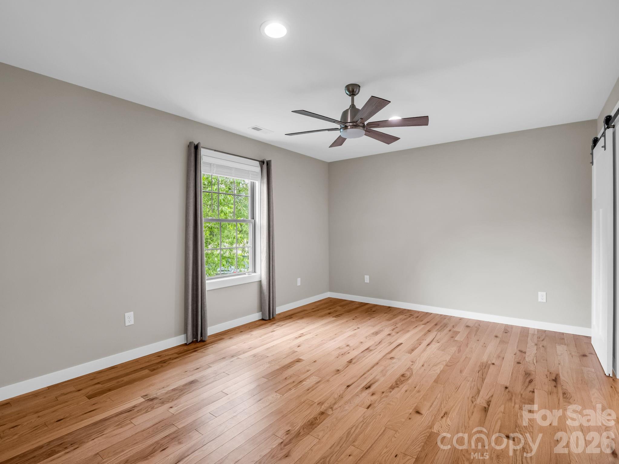 100 Walt Drive — Hendersonville