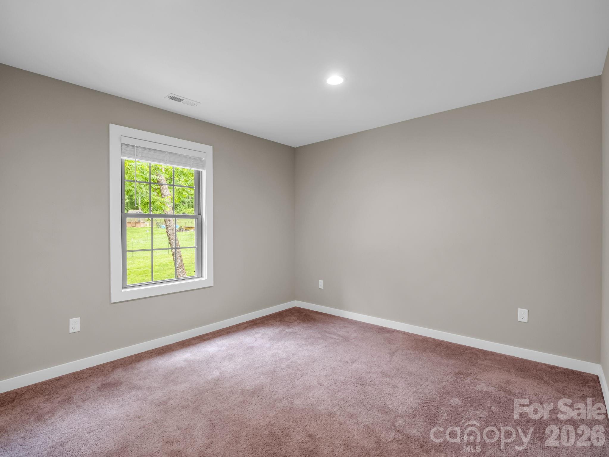 100 Walt Drive — Hendersonville