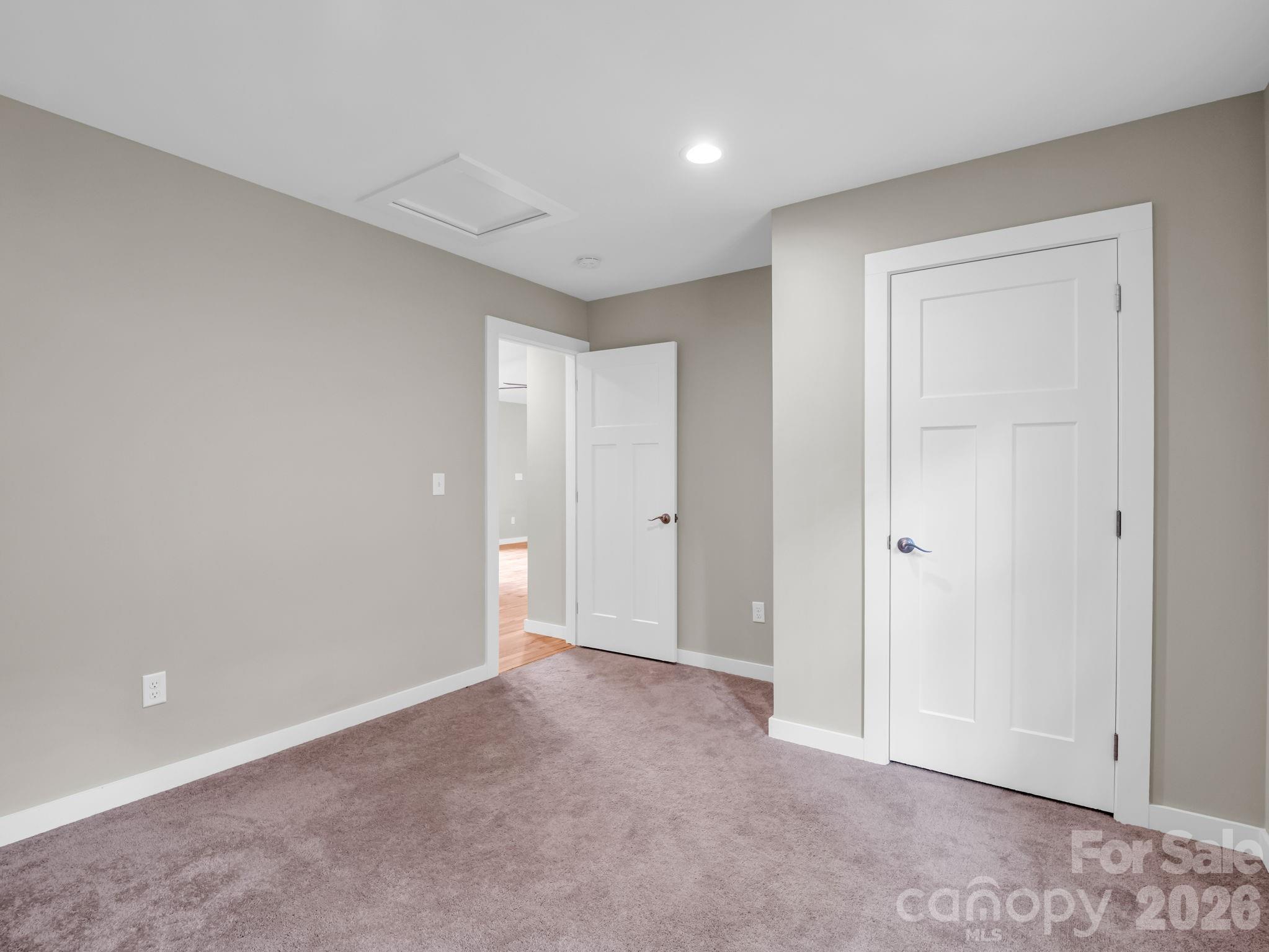 100 Walt Drive — Hendersonville