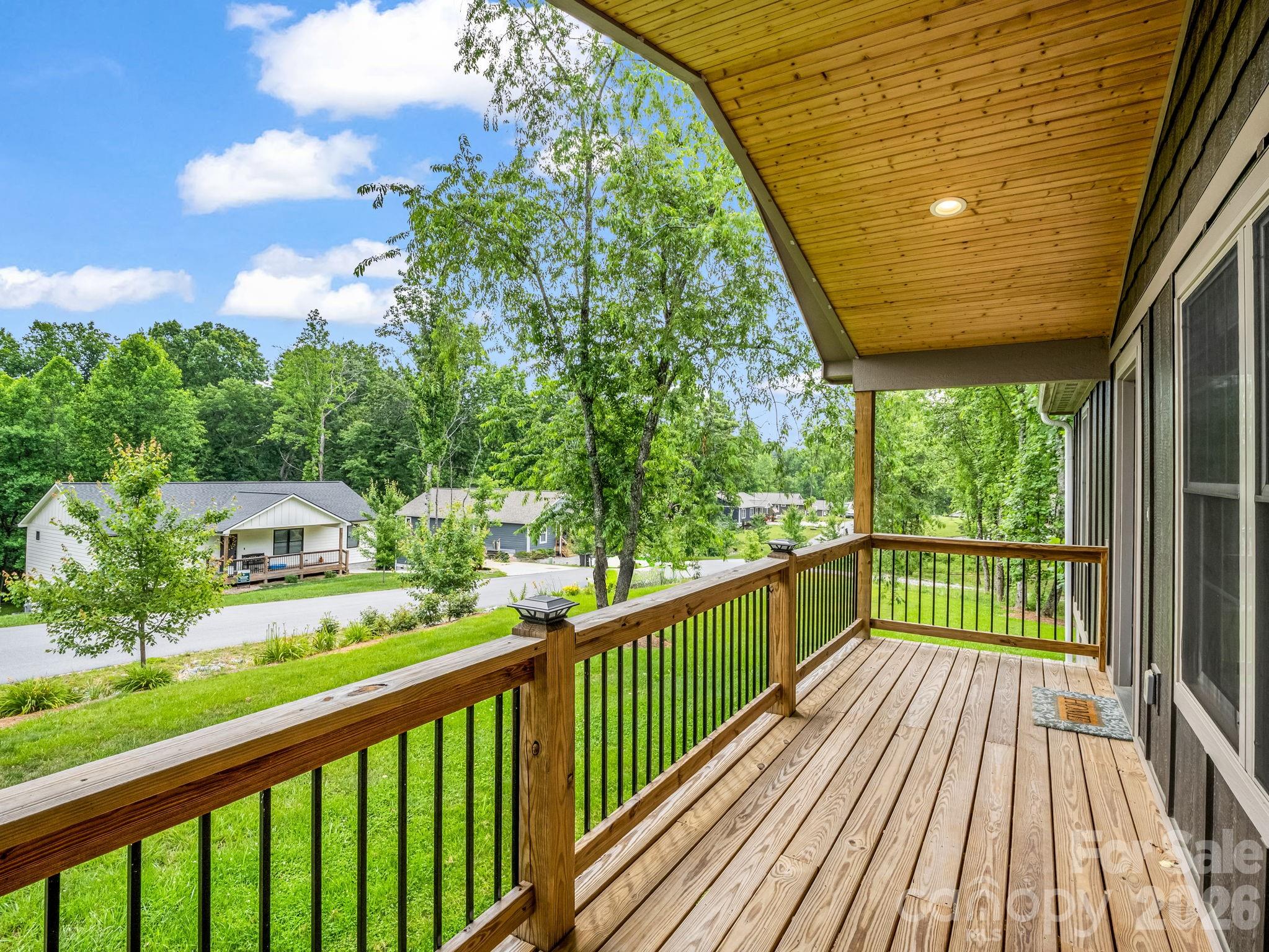 100 Walt Drive — Hendersonville