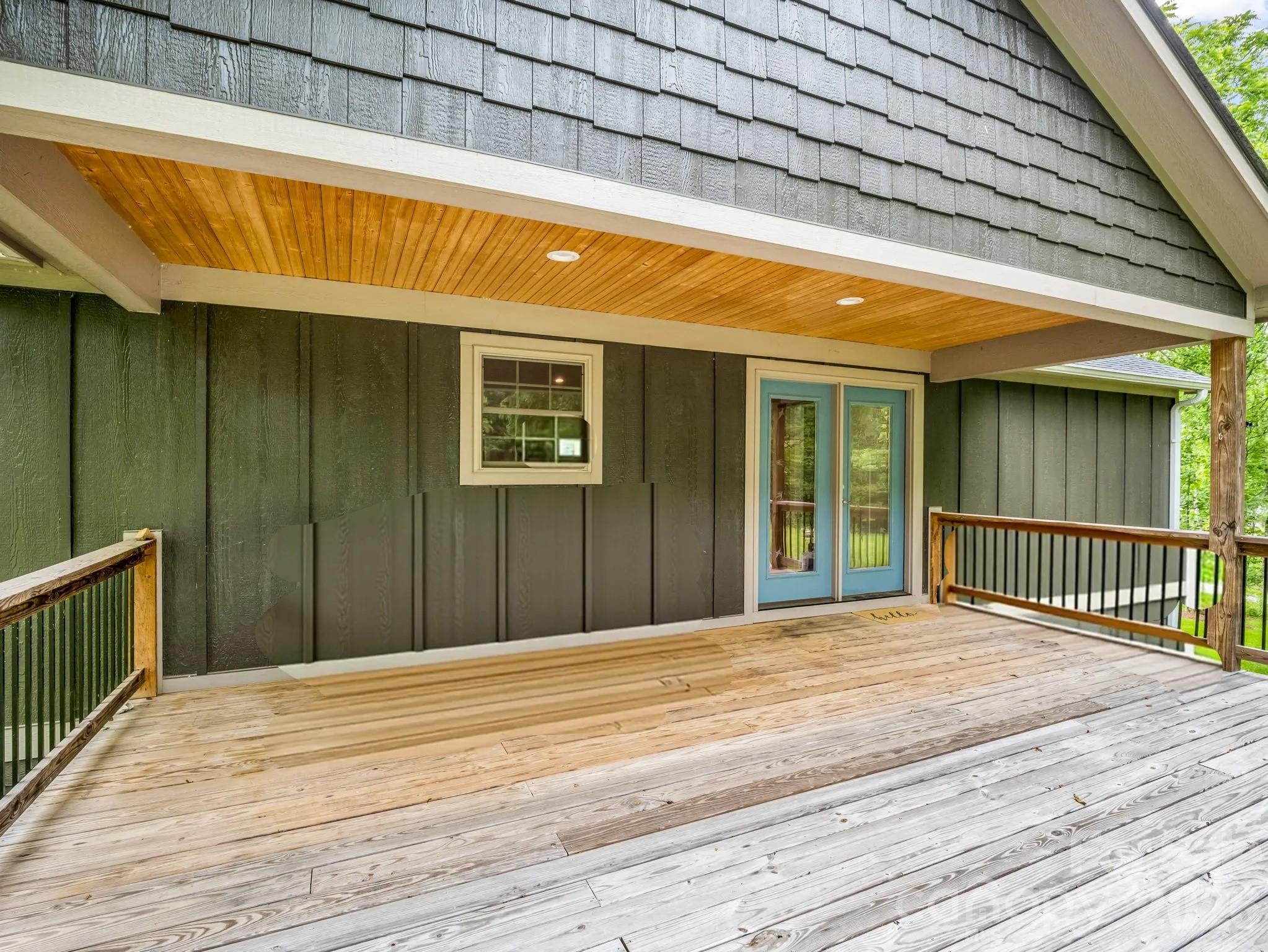 100 Walt Drive — Hendersonville