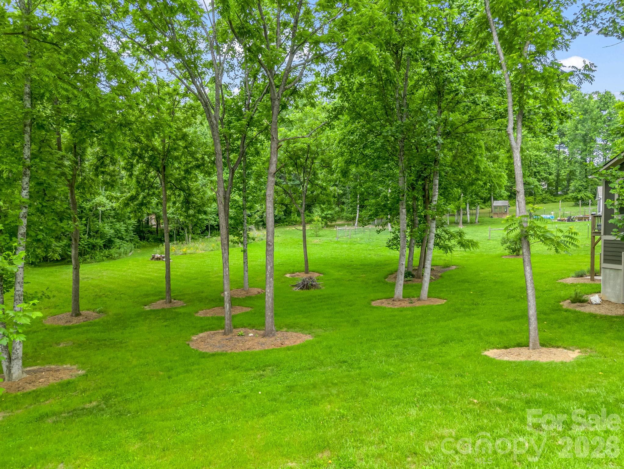 100 Walt Drive — Hendersonville