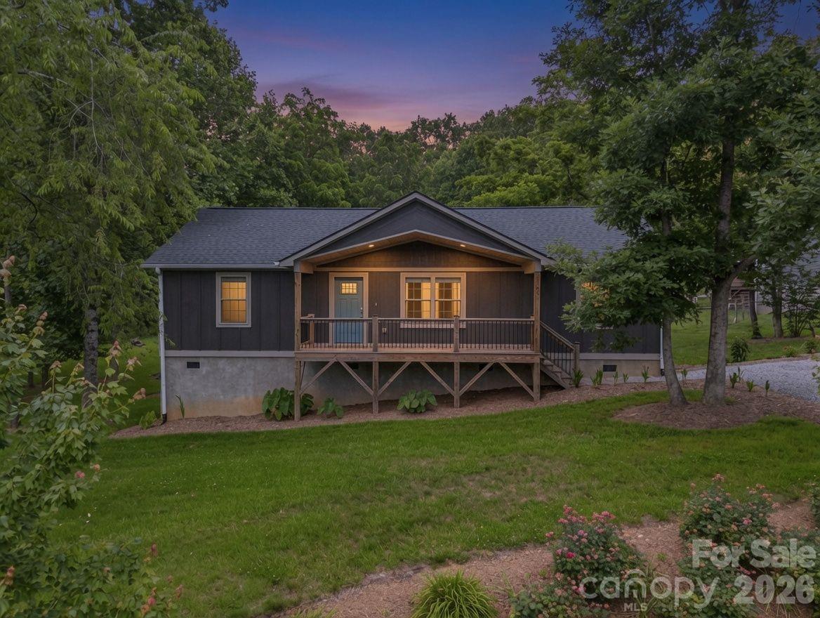 100 Walt Drive — Hendersonville