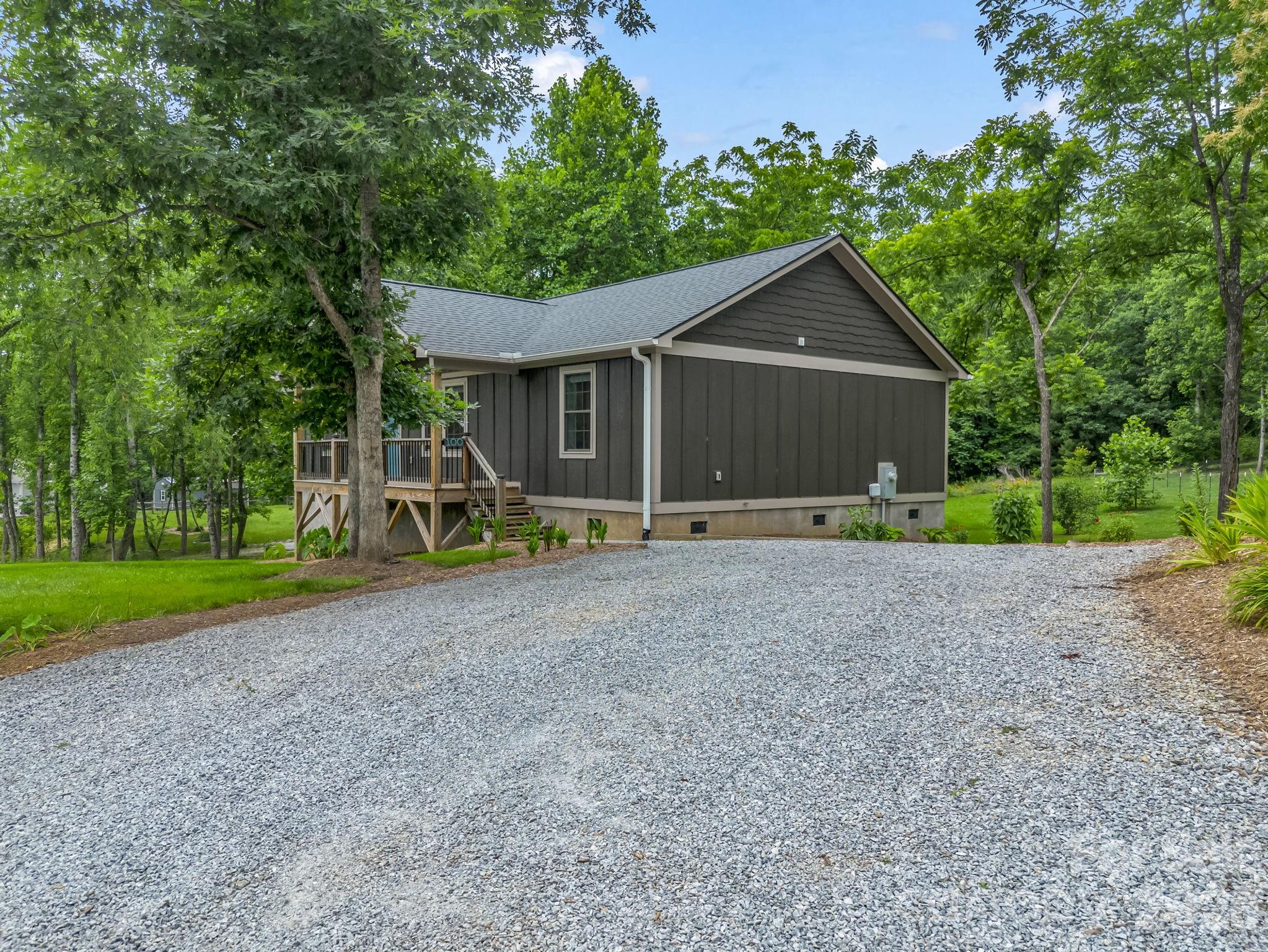 100 Walt Drive — Hendersonville