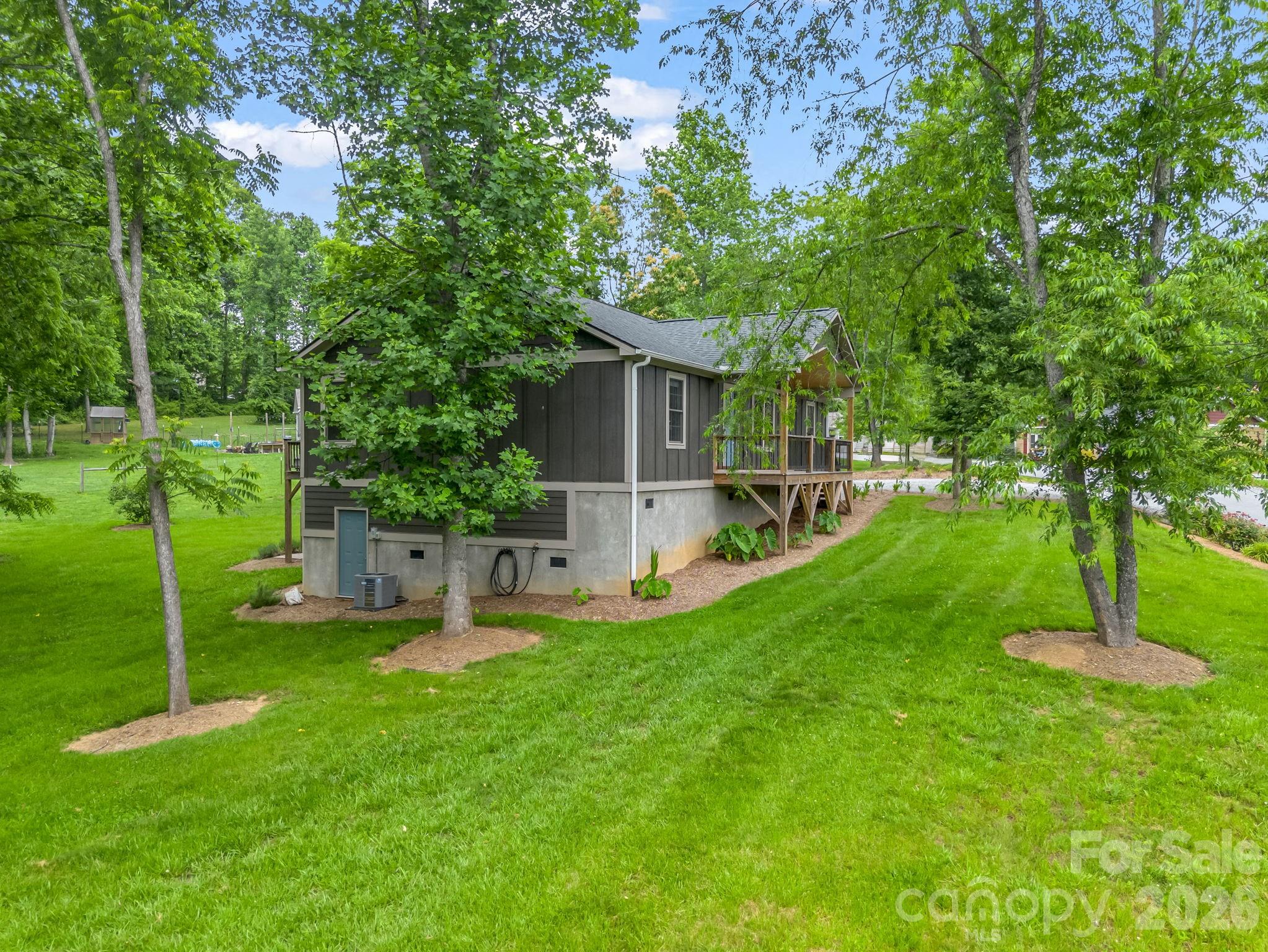 100 Walt Drive — Hendersonville