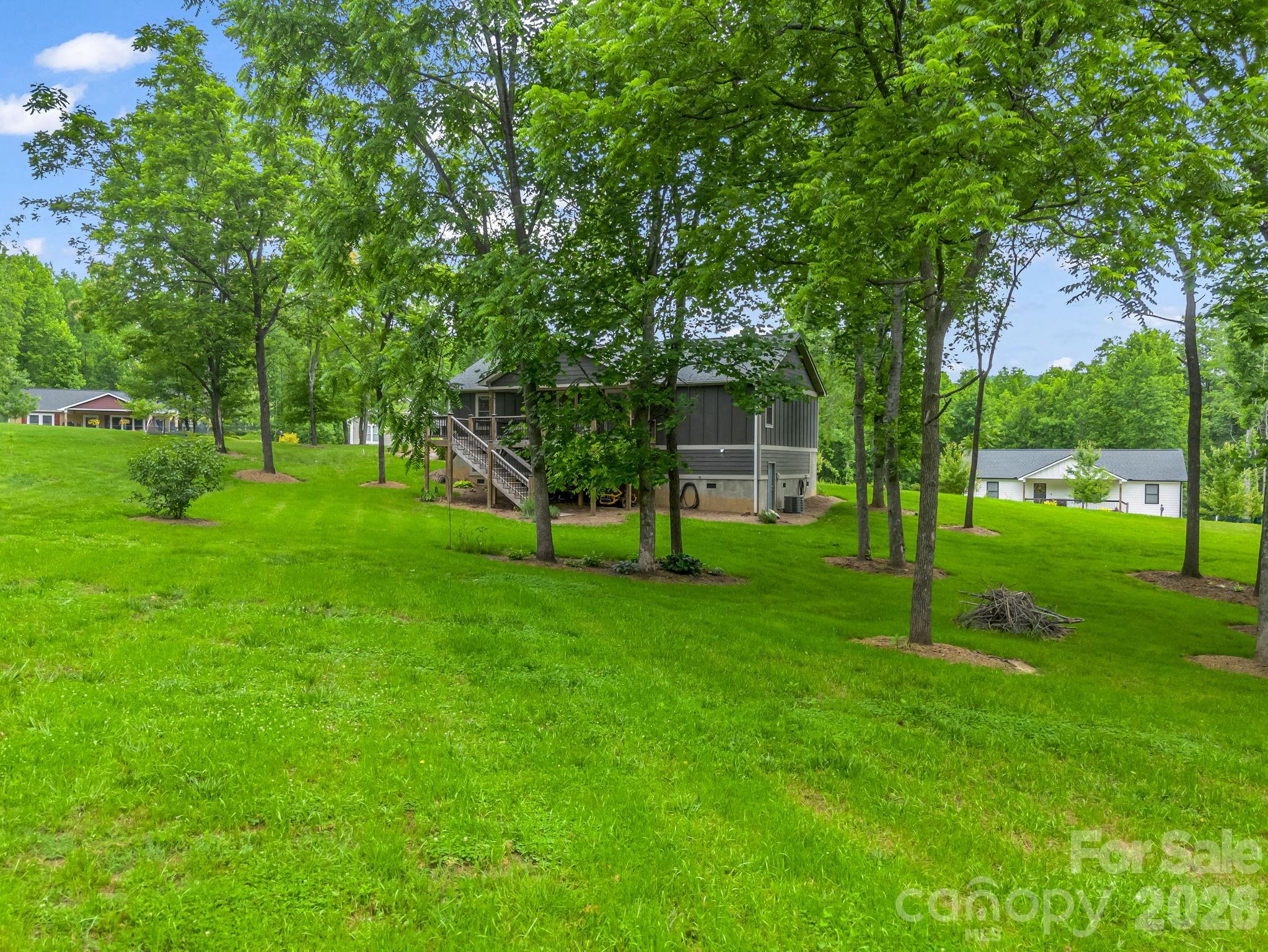 100 Walt Drive — Hendersonville