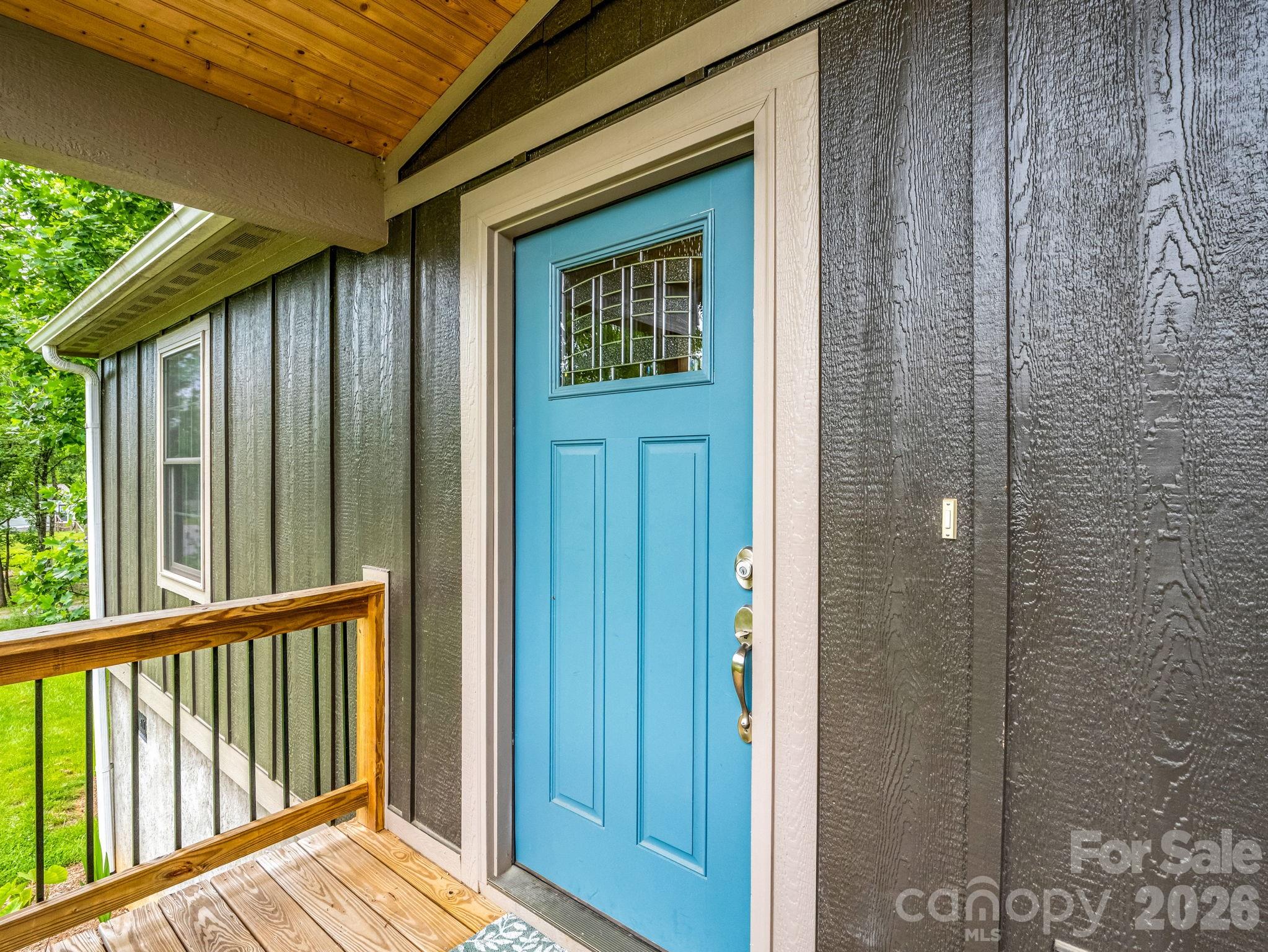 100 Walt Drive — Hendersonville