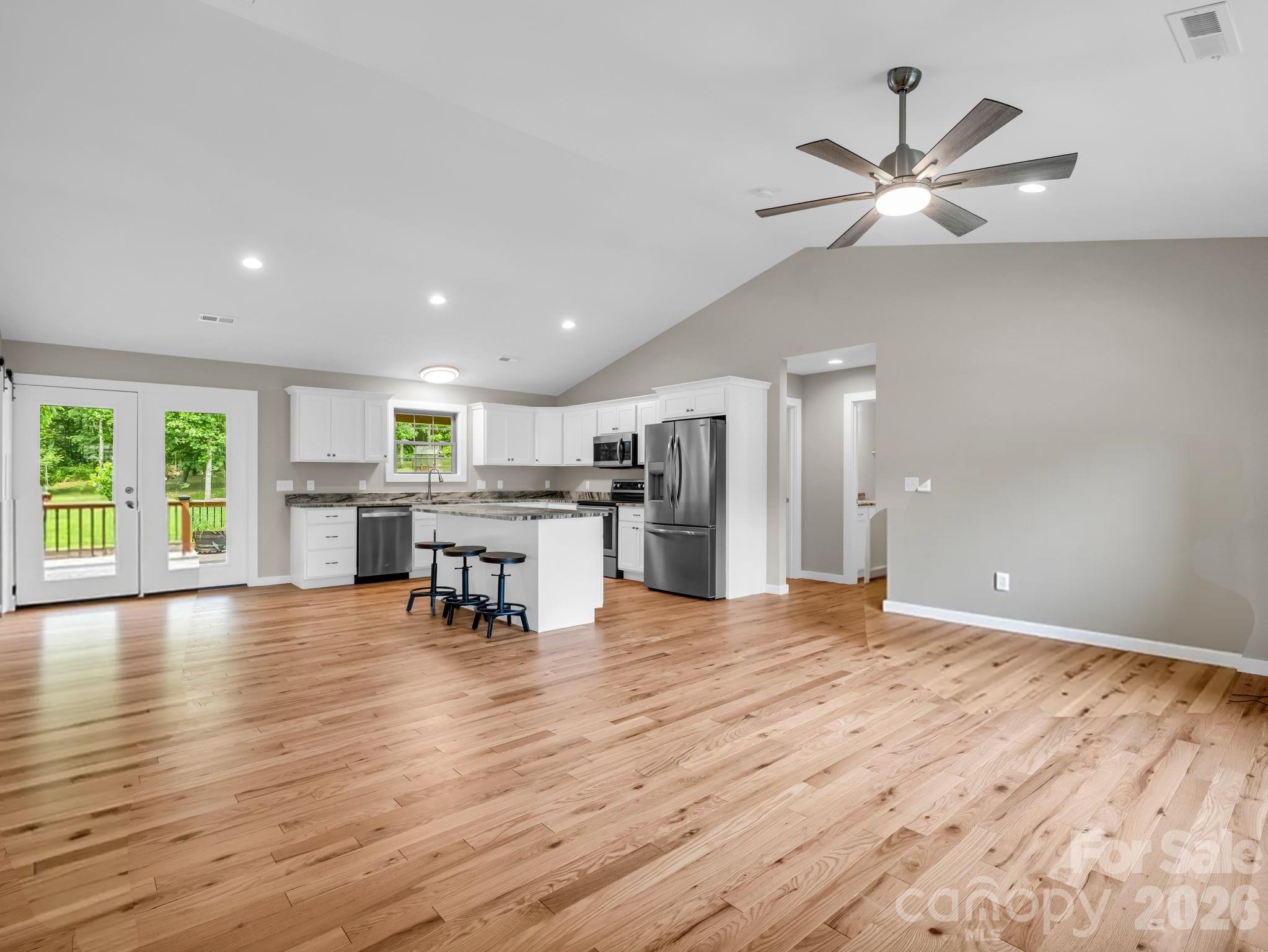100 Walt Drive — Hendersonville