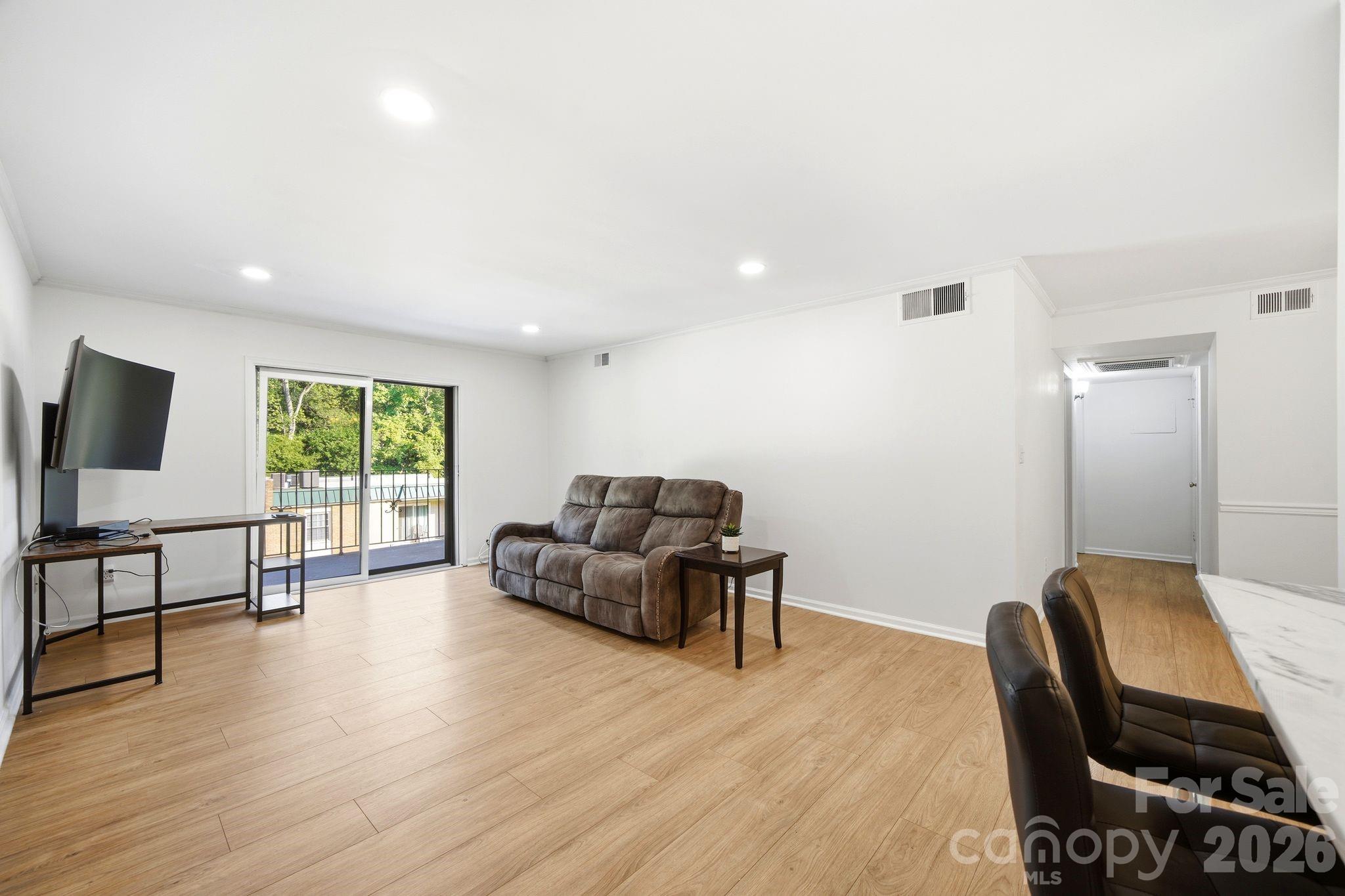 4739 Hedgemore Drive — Charlotte