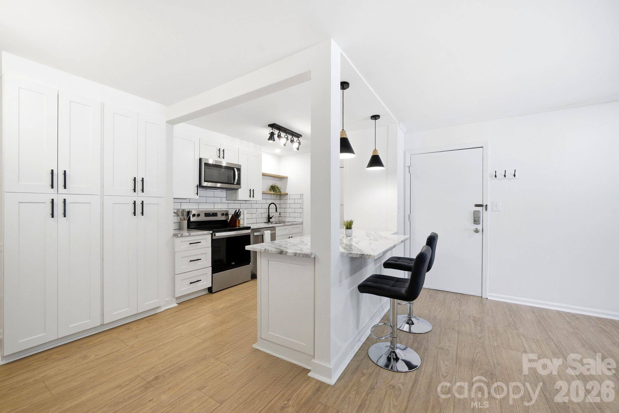 4739 Hedgemore Drive — Charlotte