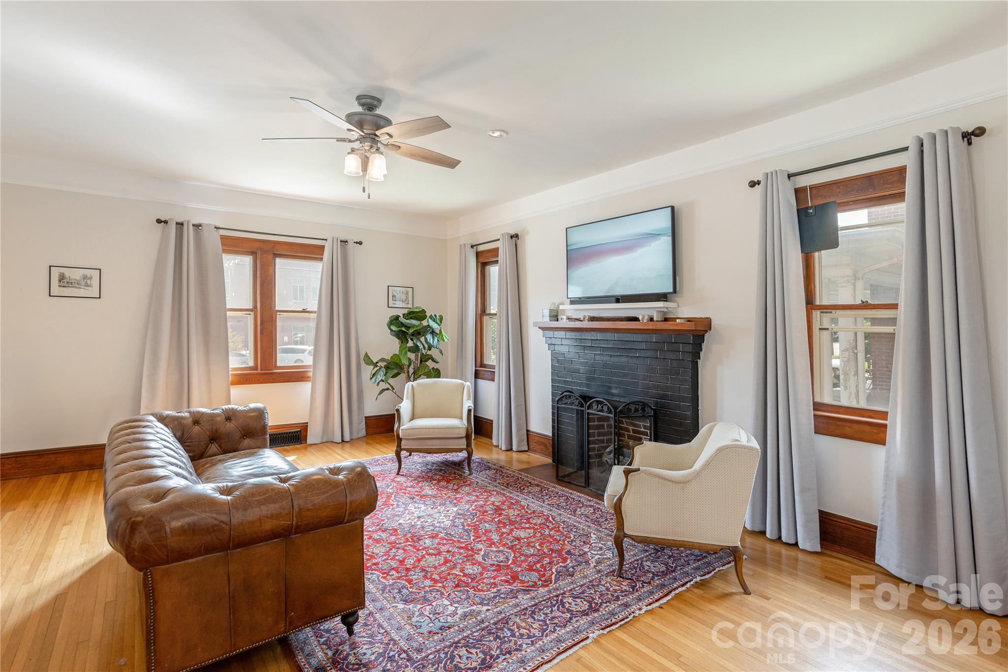 831 Oakland Street — Hendersonville