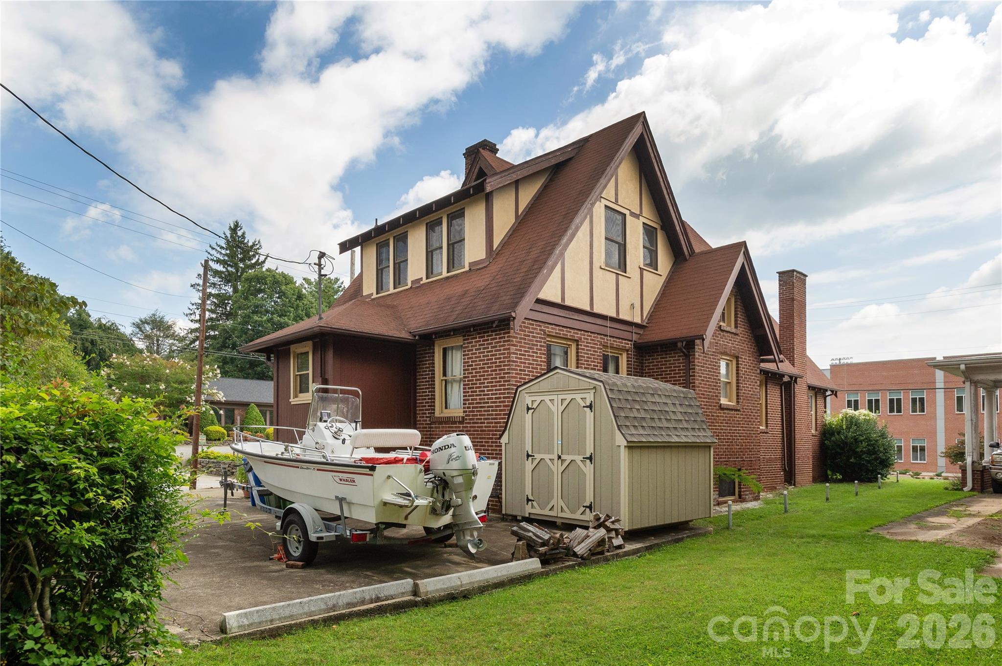 831 Oakland Street — Hendersonville