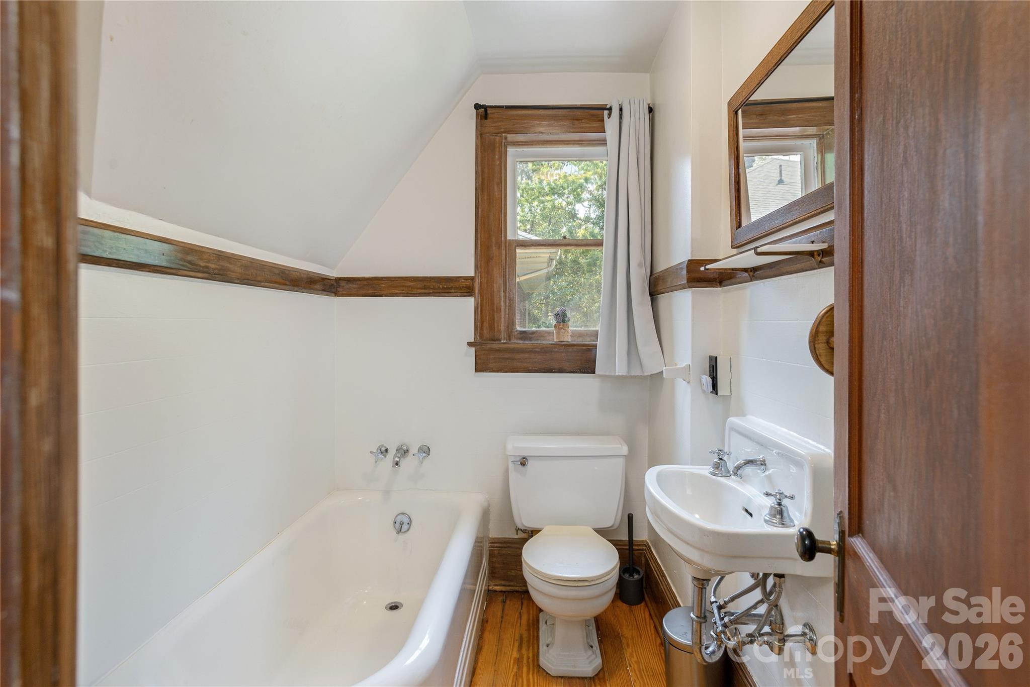 831 Oakland Street — Hendersonville