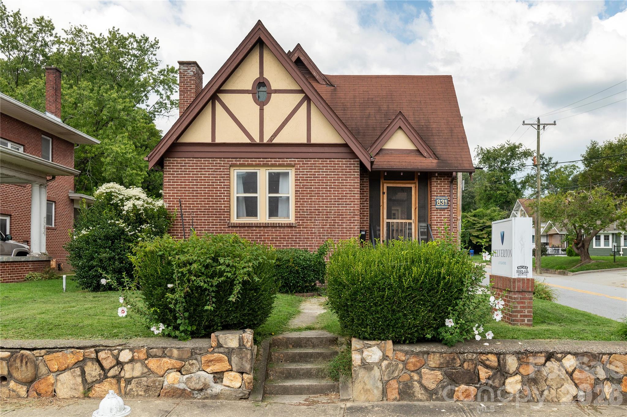 831 Oakland Street — Hendersonville