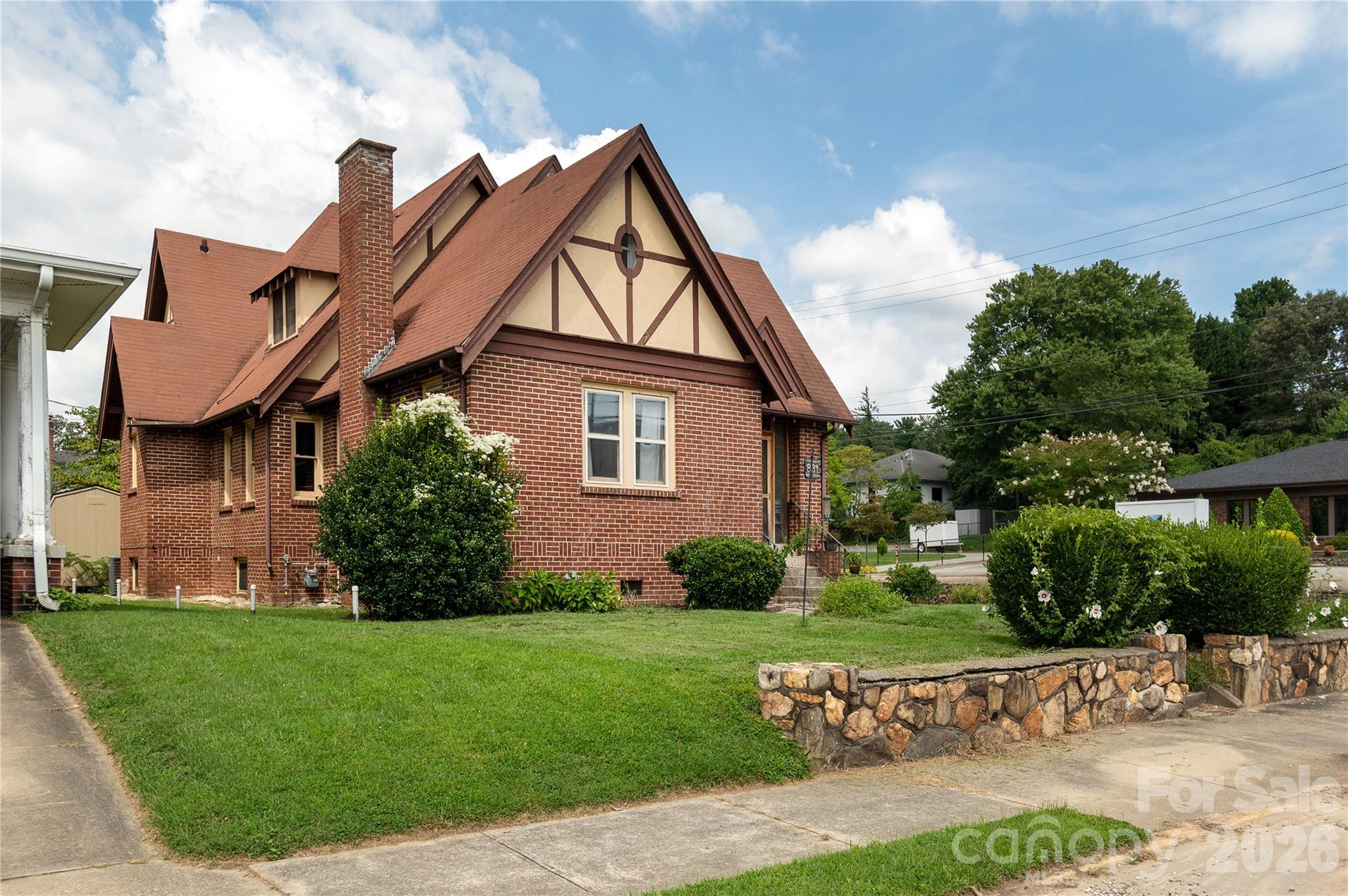 831 Oakland Street — Hendersonville