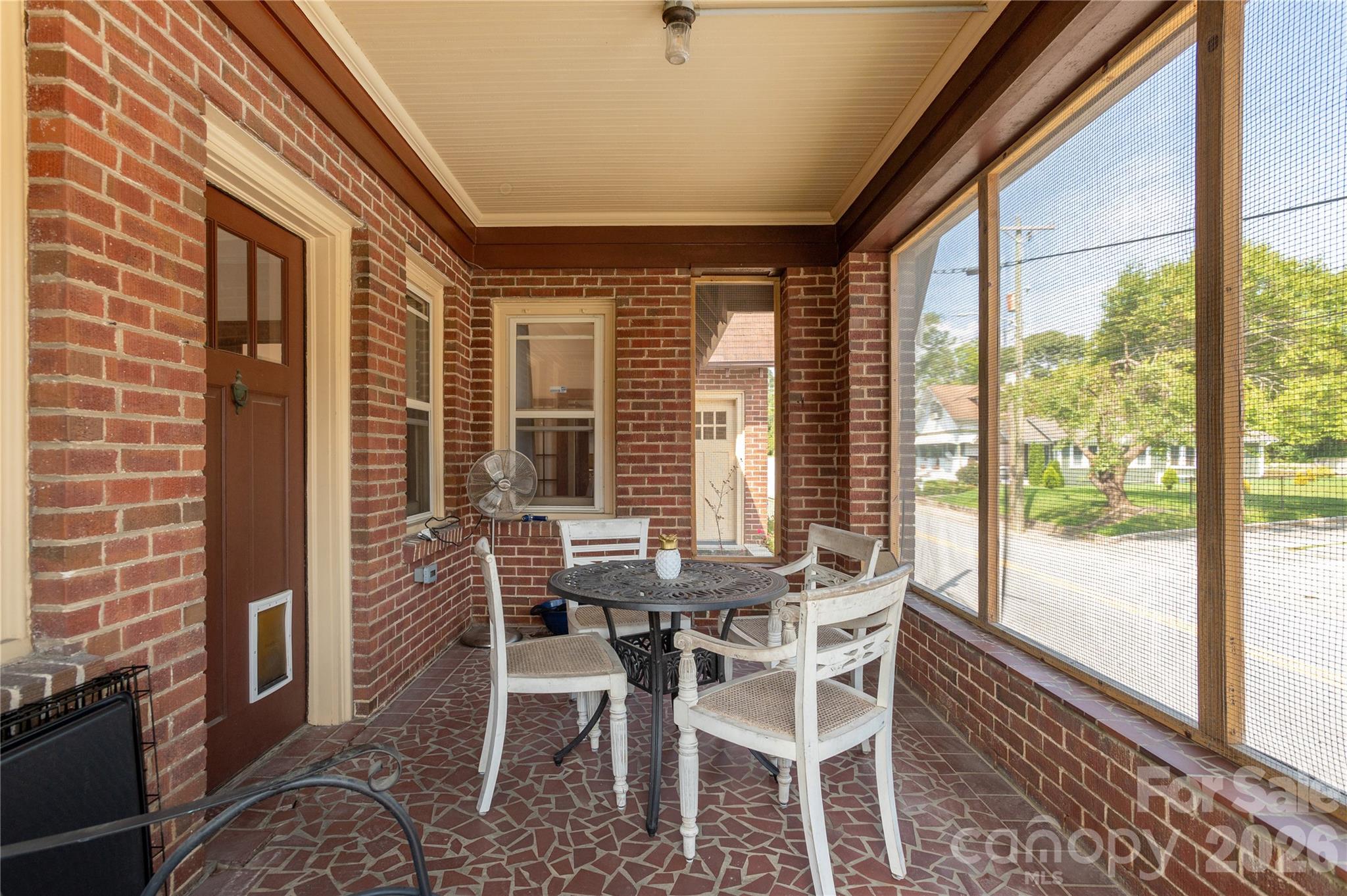 831 Oakland Street — Hendersonville