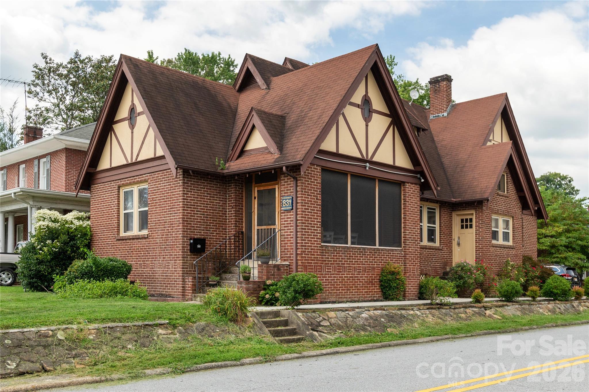831 Oakland Street — Hendersonville