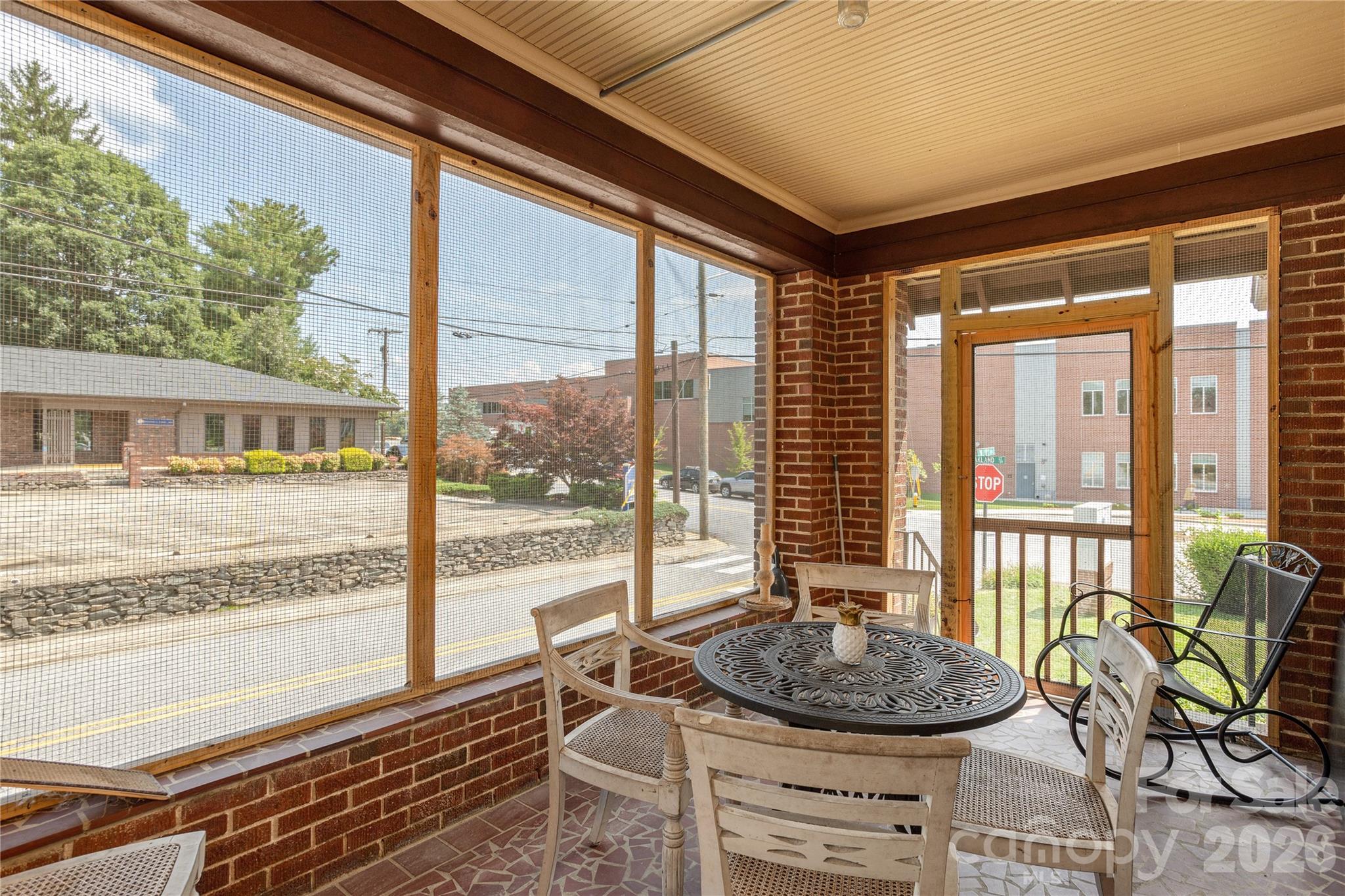 831 Oakland Street — Hendersonville