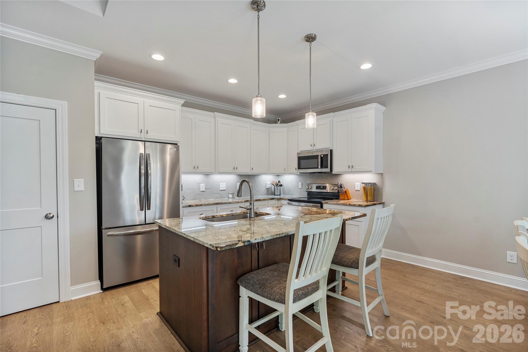 4944 Southview Drive — Hickory