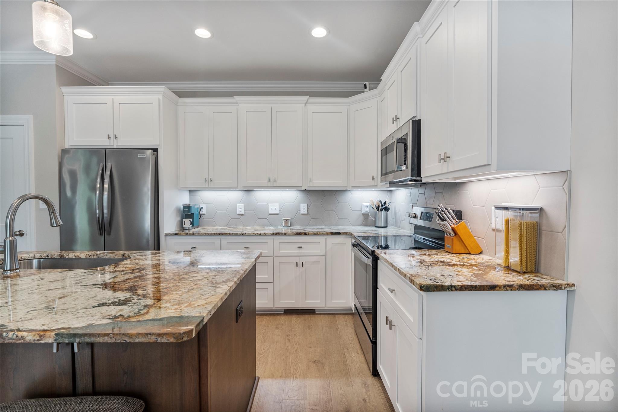 4944 Southview Drive — Hickory