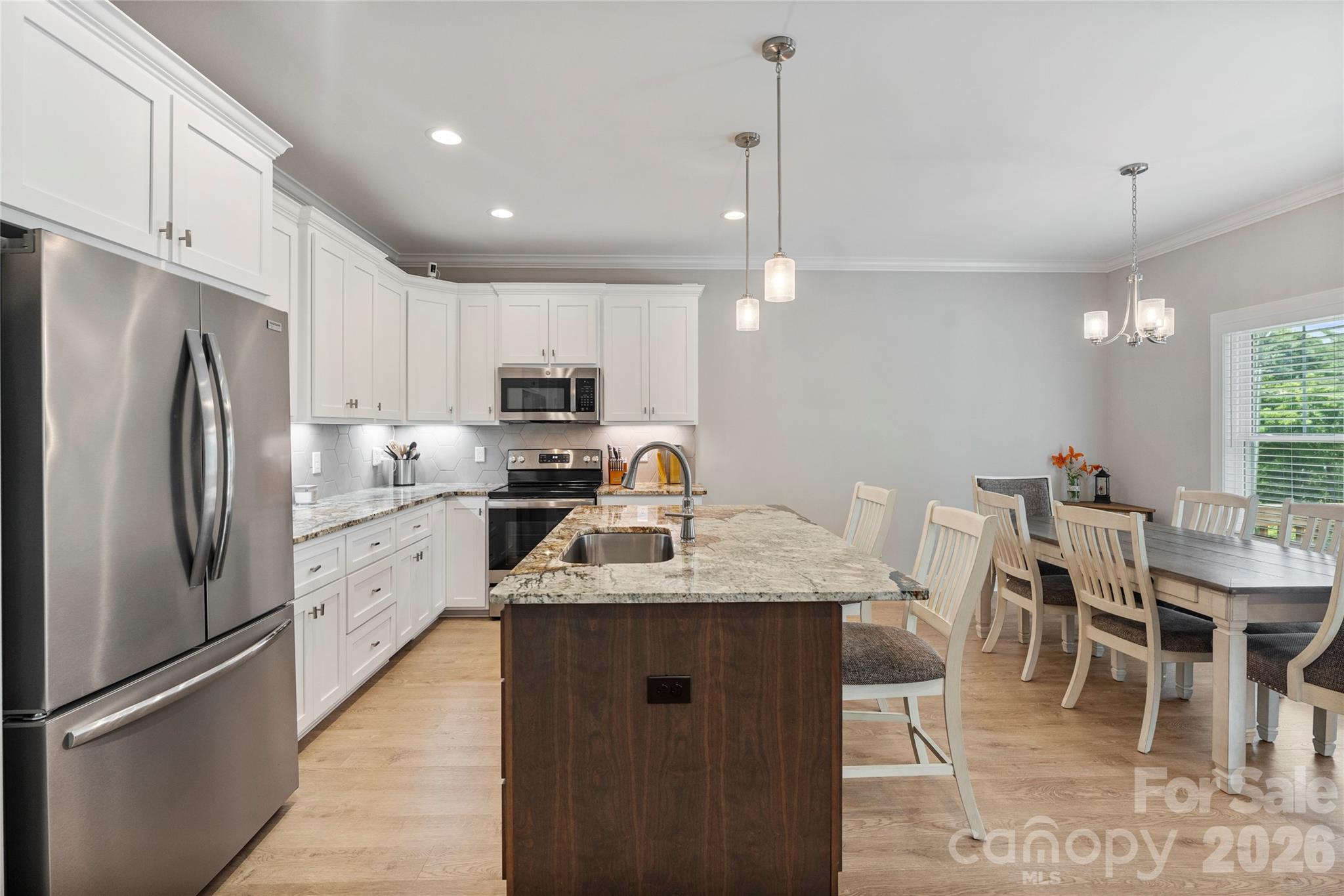 4944 Southview Drive — Hickory