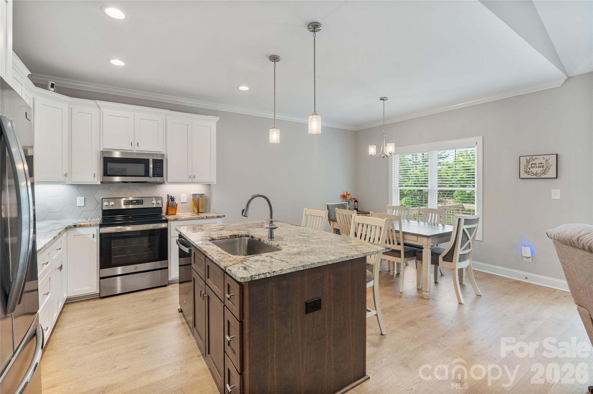 4944 Southview Drive — Hickory