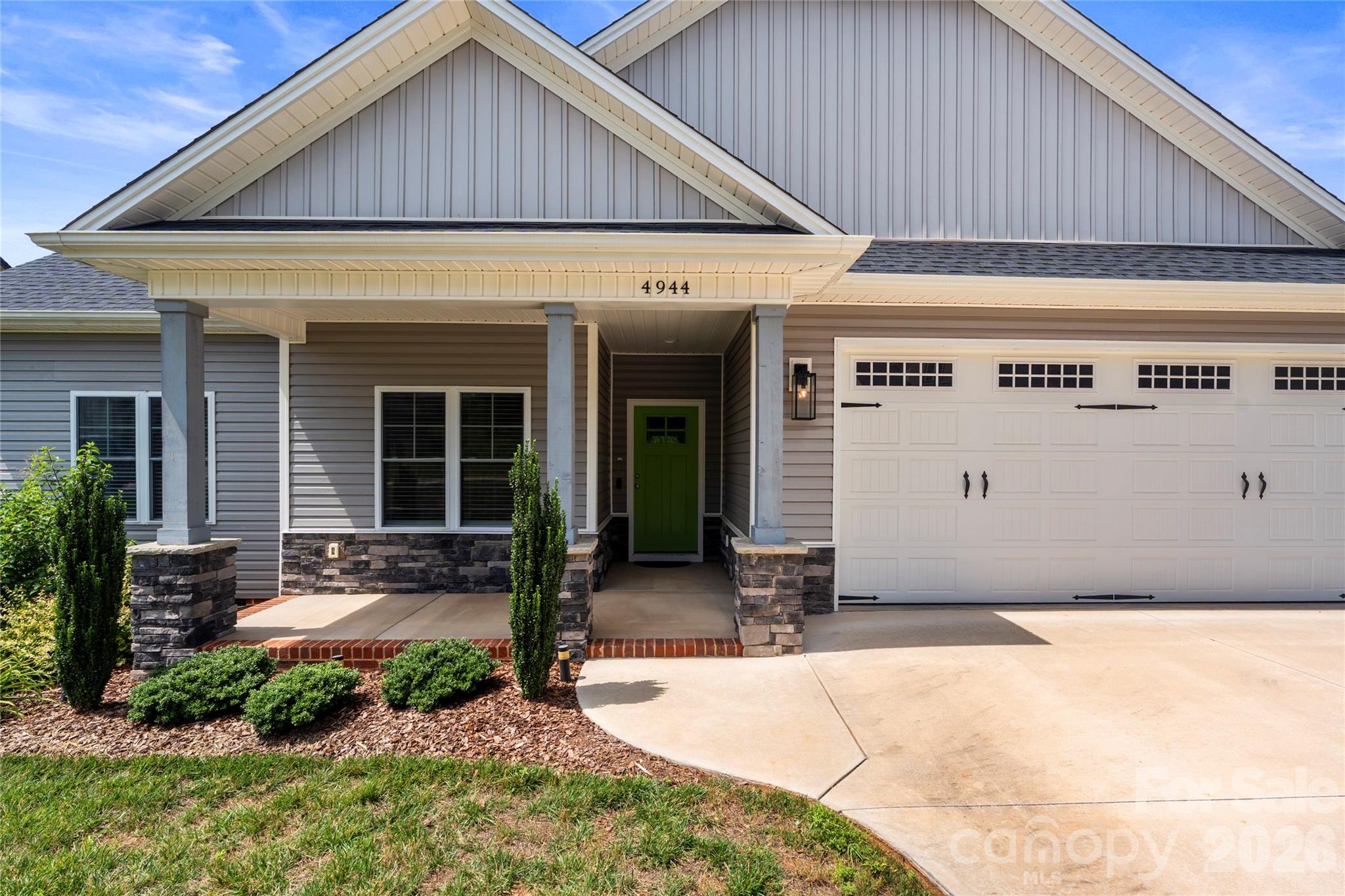 4944 Southview Drive — Hickory