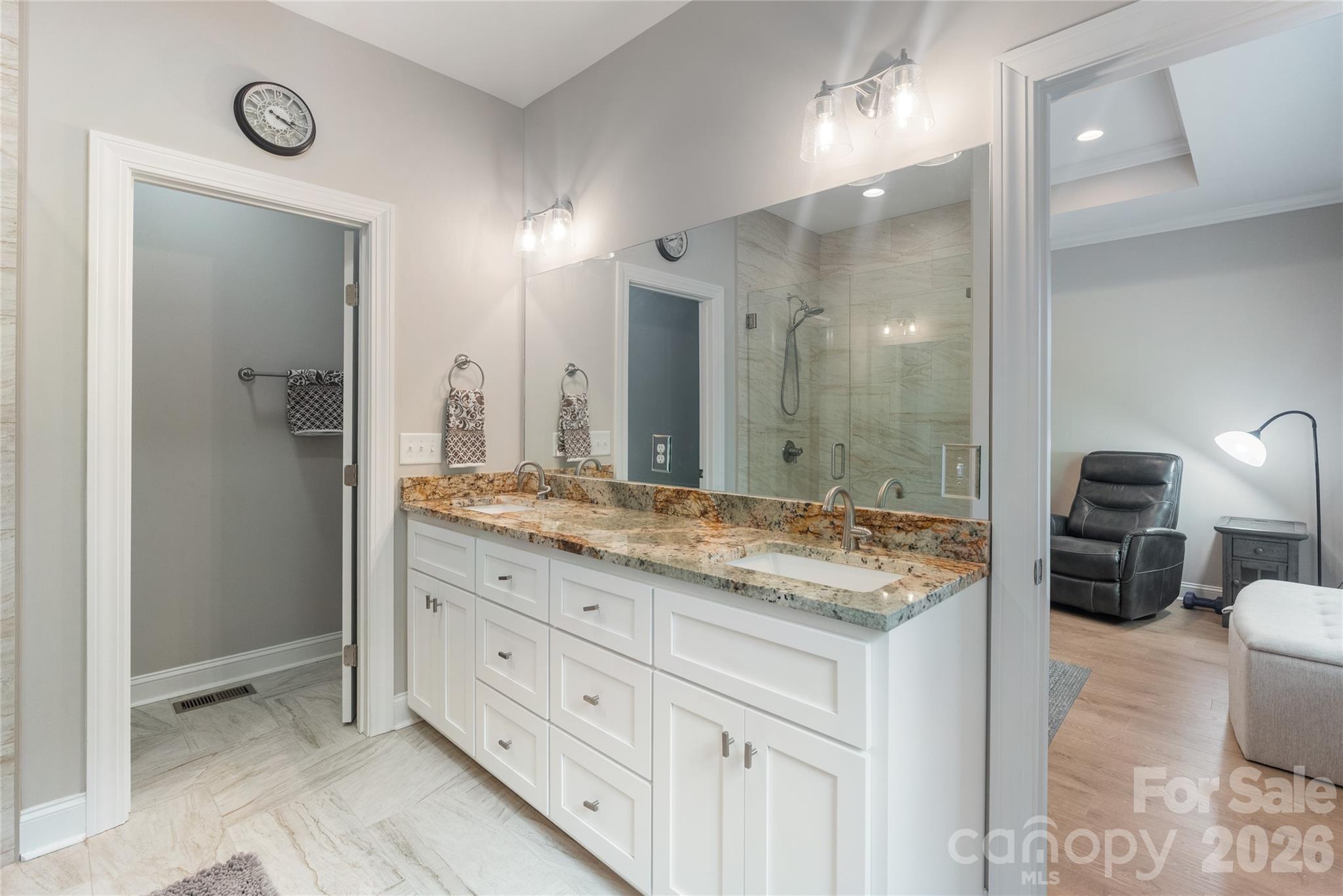 4944 Southview Drive — Hickory