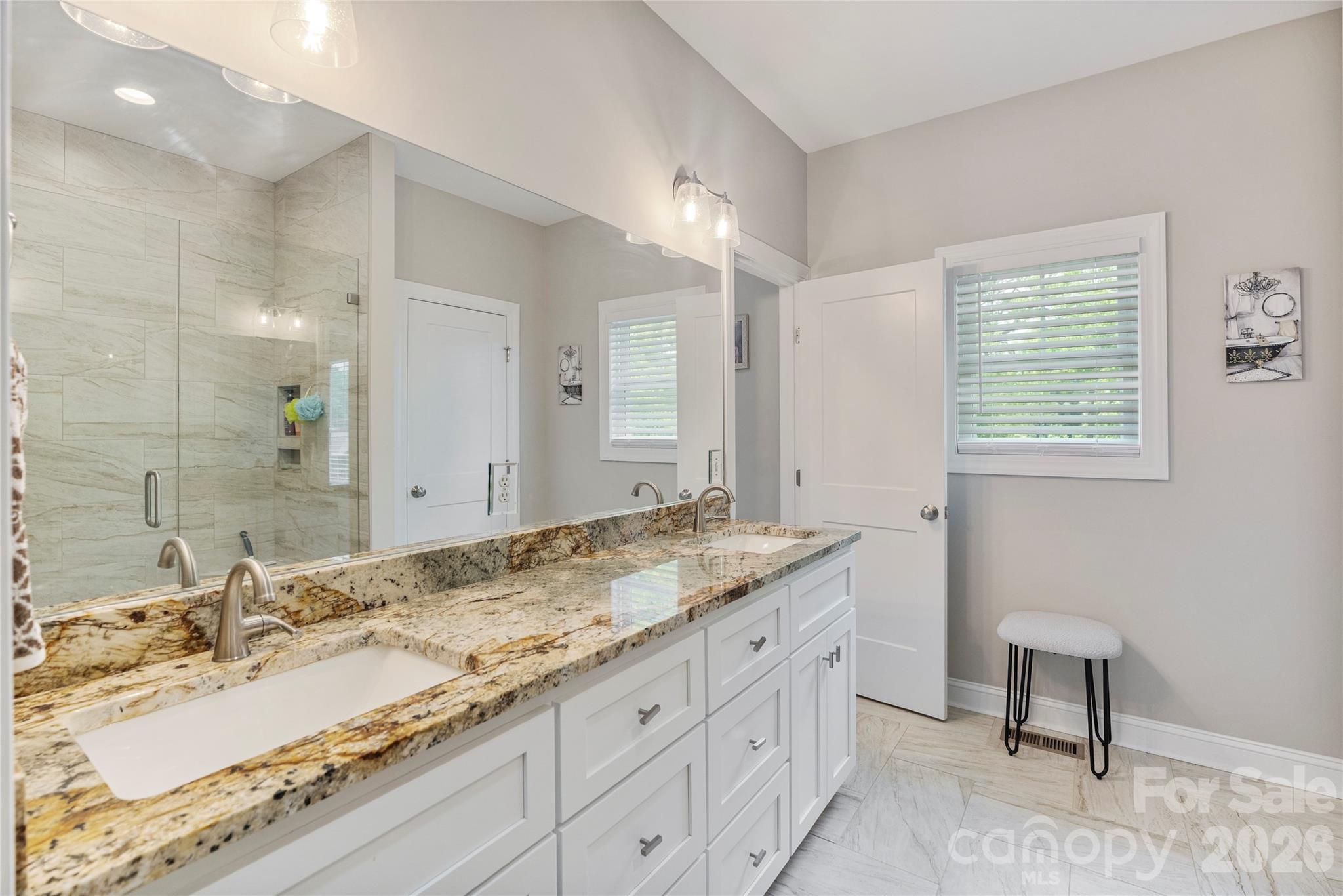 4944 Southview Drive — Hickory