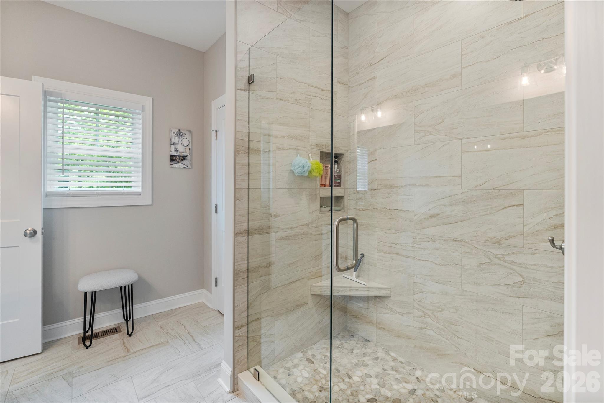 4944 Southview Drive — Hickory