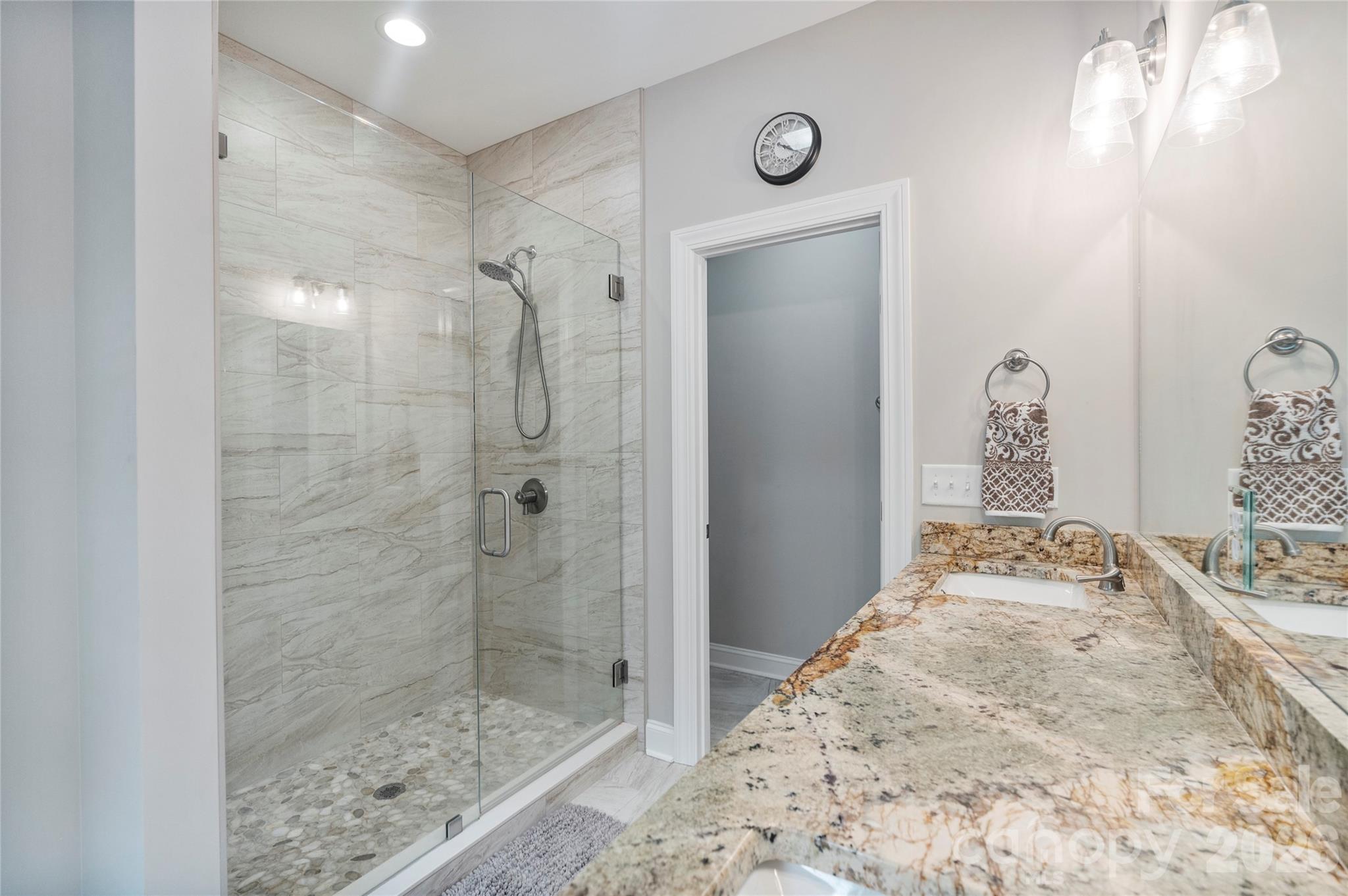 4944 Southview Drive — Hickory