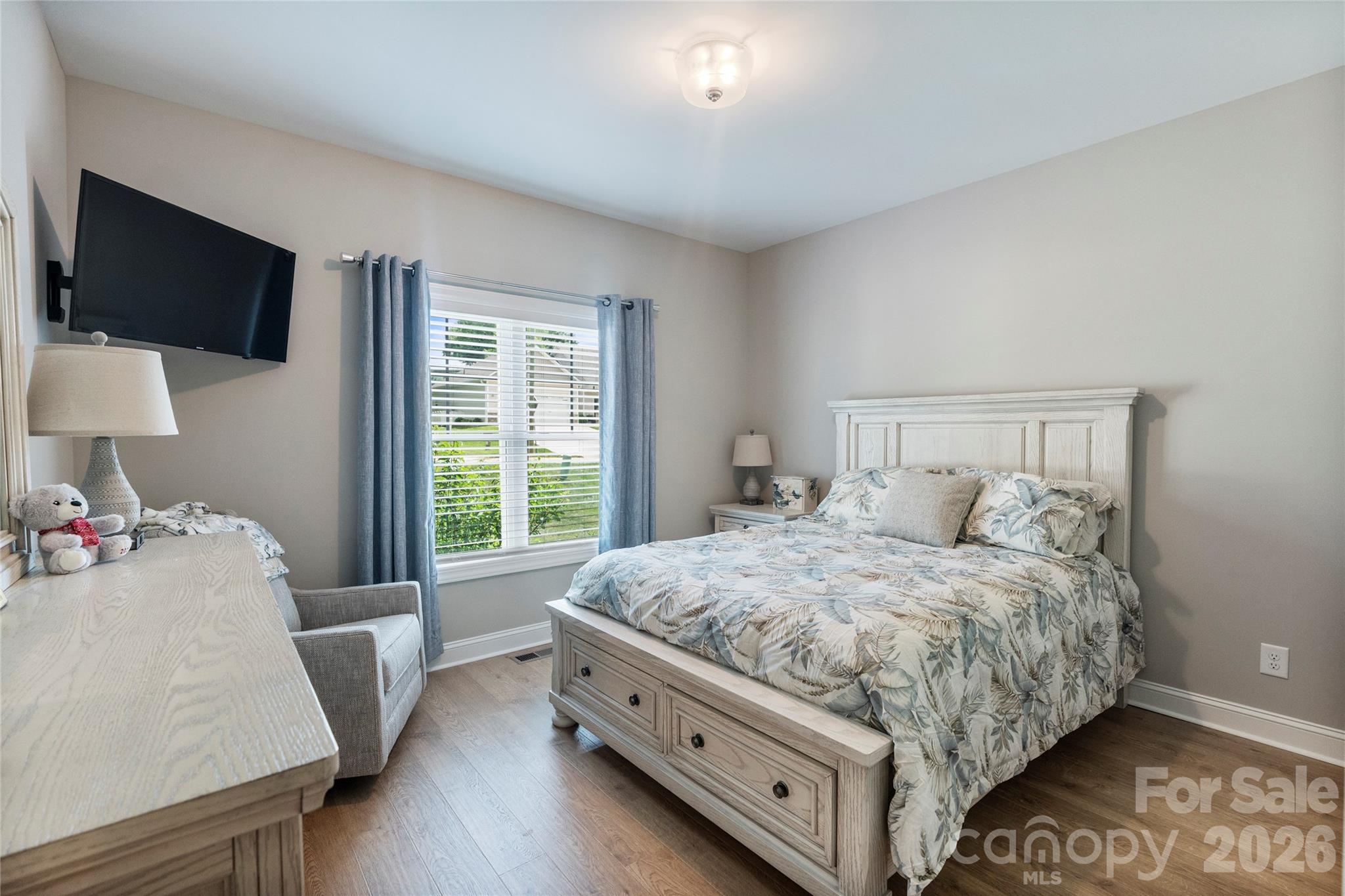 4944 Southview Drive — Hickory