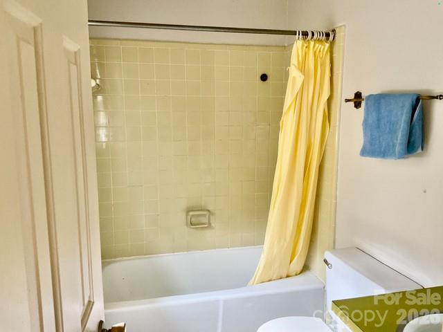 5521 Suttlemyre Lane — Hickory
