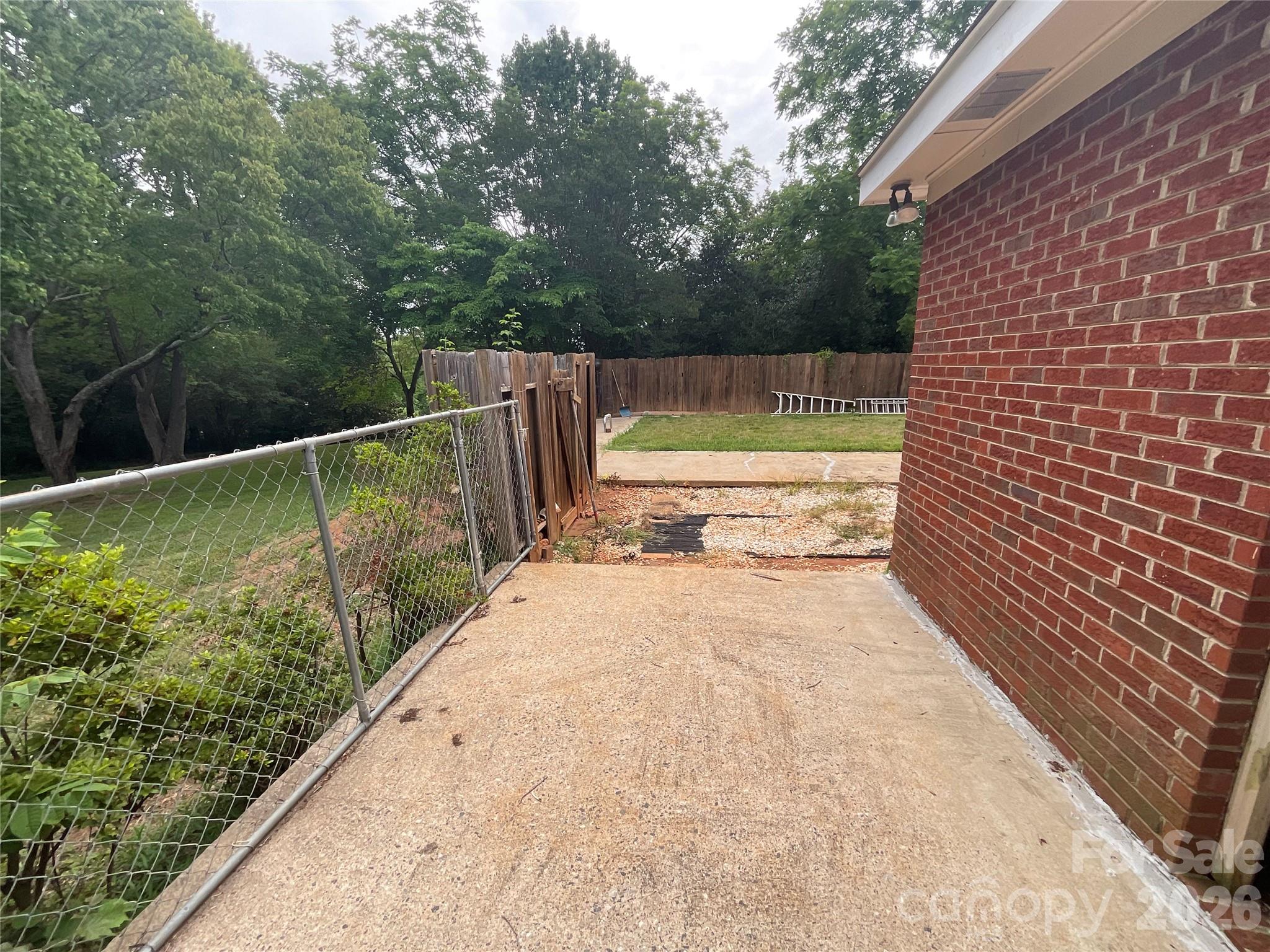 5521 Suttlemyre Lane — Hickory