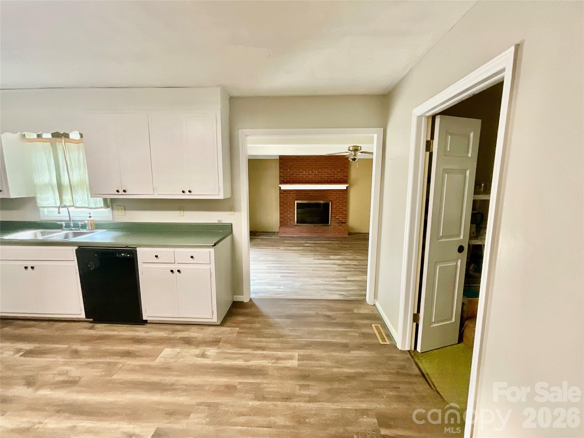 5521 Suttlemyre Lane — Hickory
