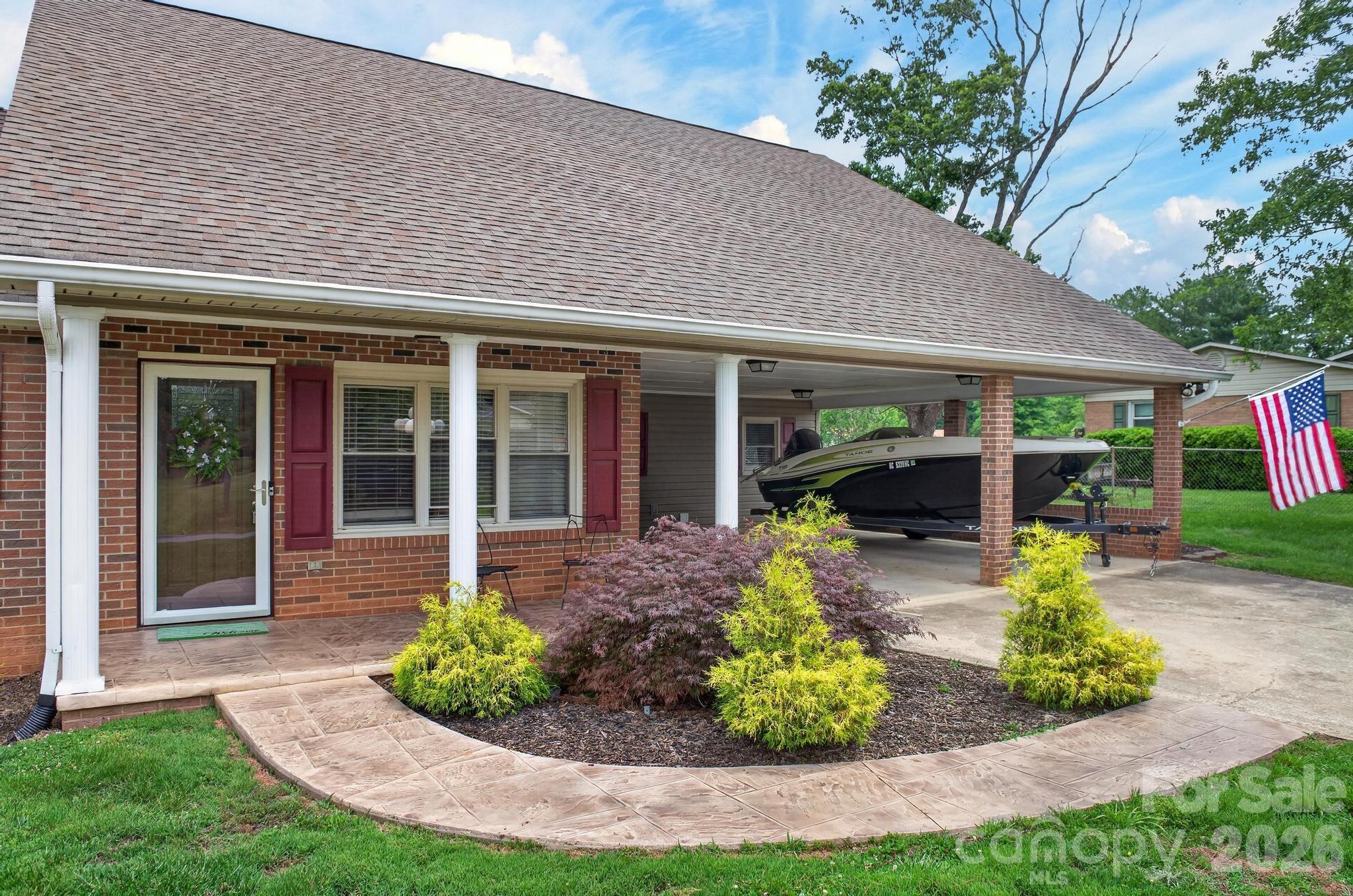 2411 Allendale Circle — Lenoir