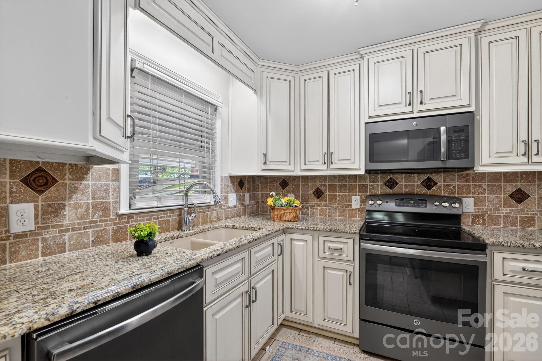 2411 Allendale Circle — Lenoir