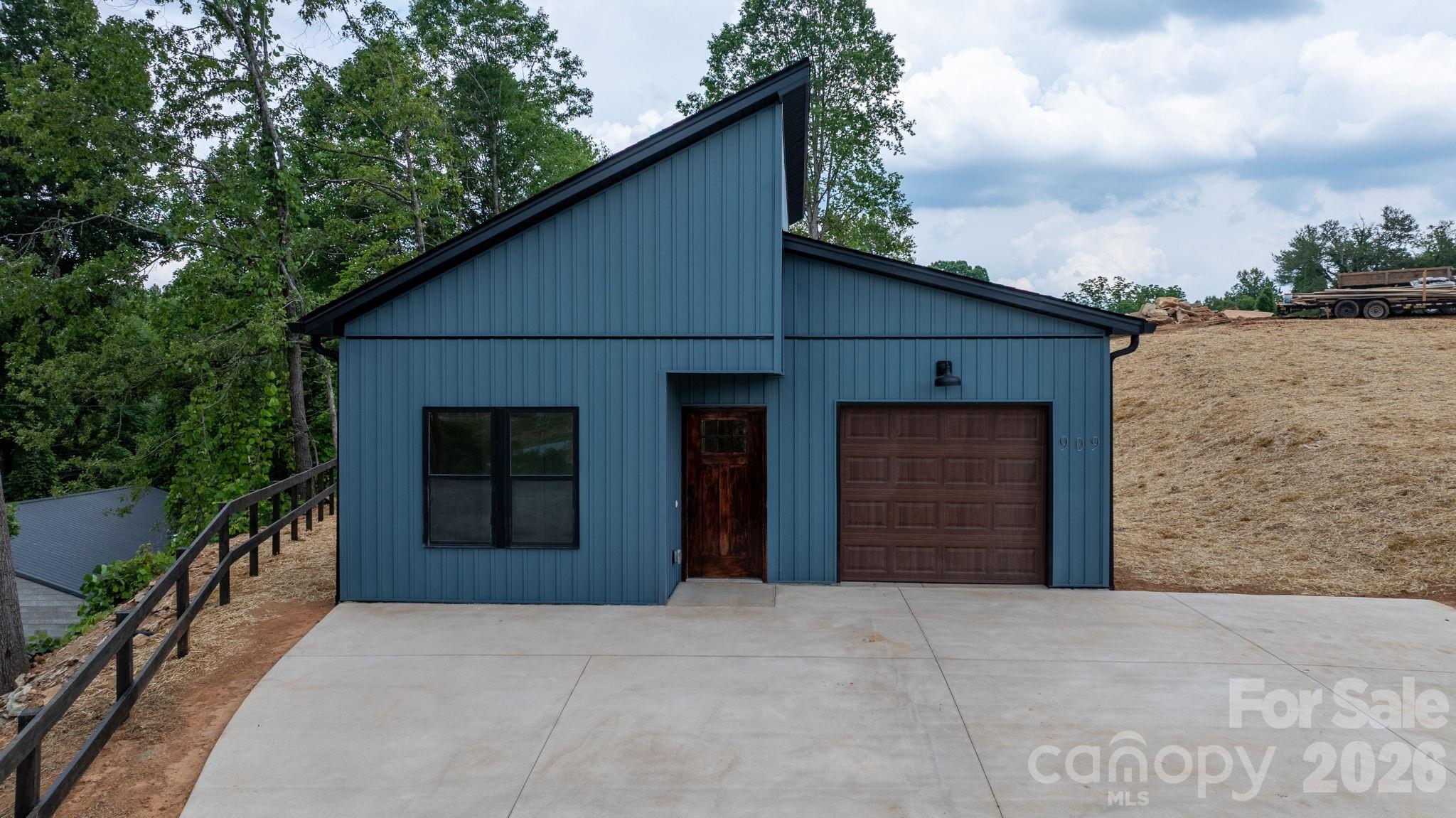 909 Overlook Drive SW — Lenoir
