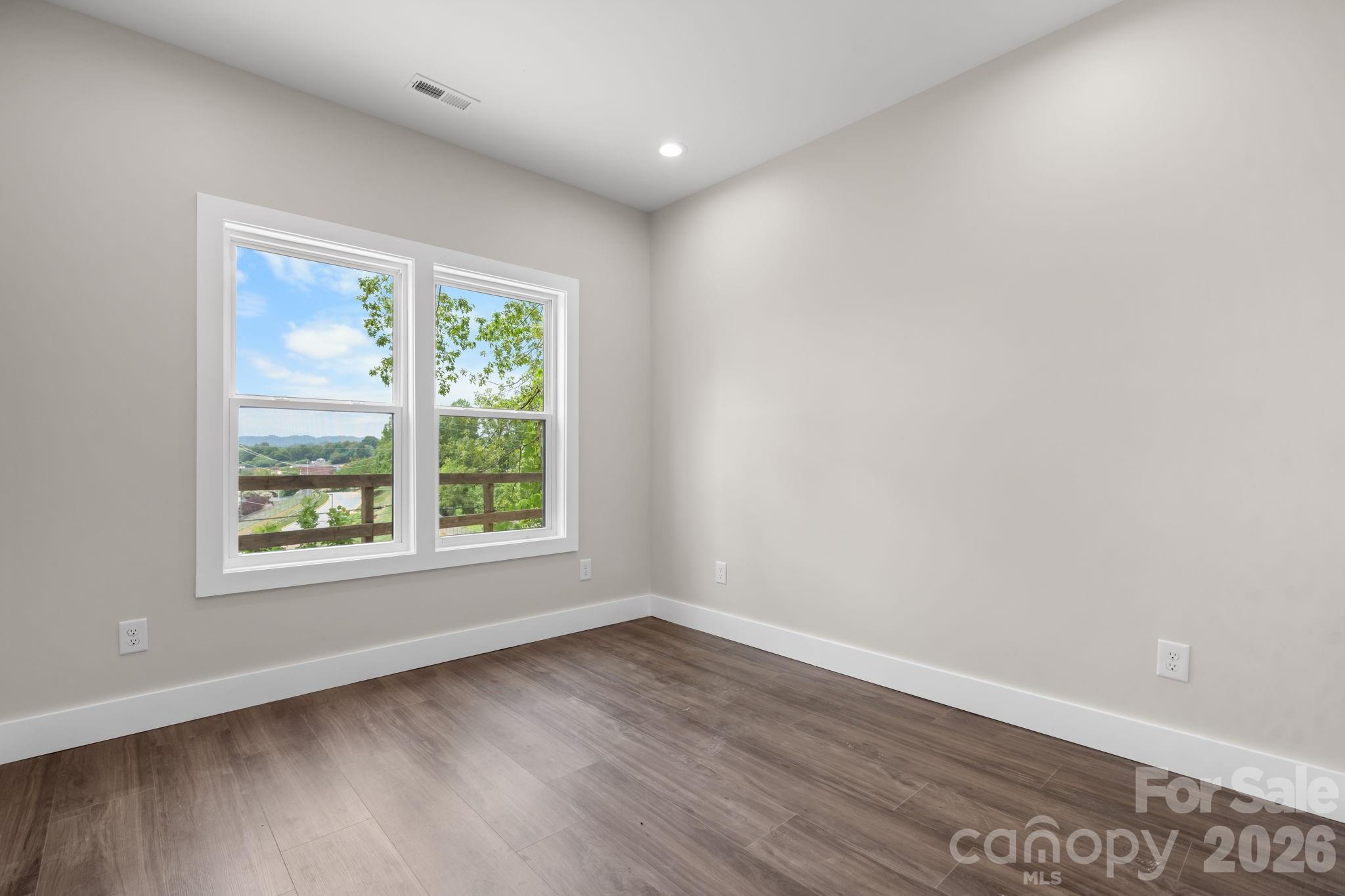 909 Overlook Drive SW — Lenoir
