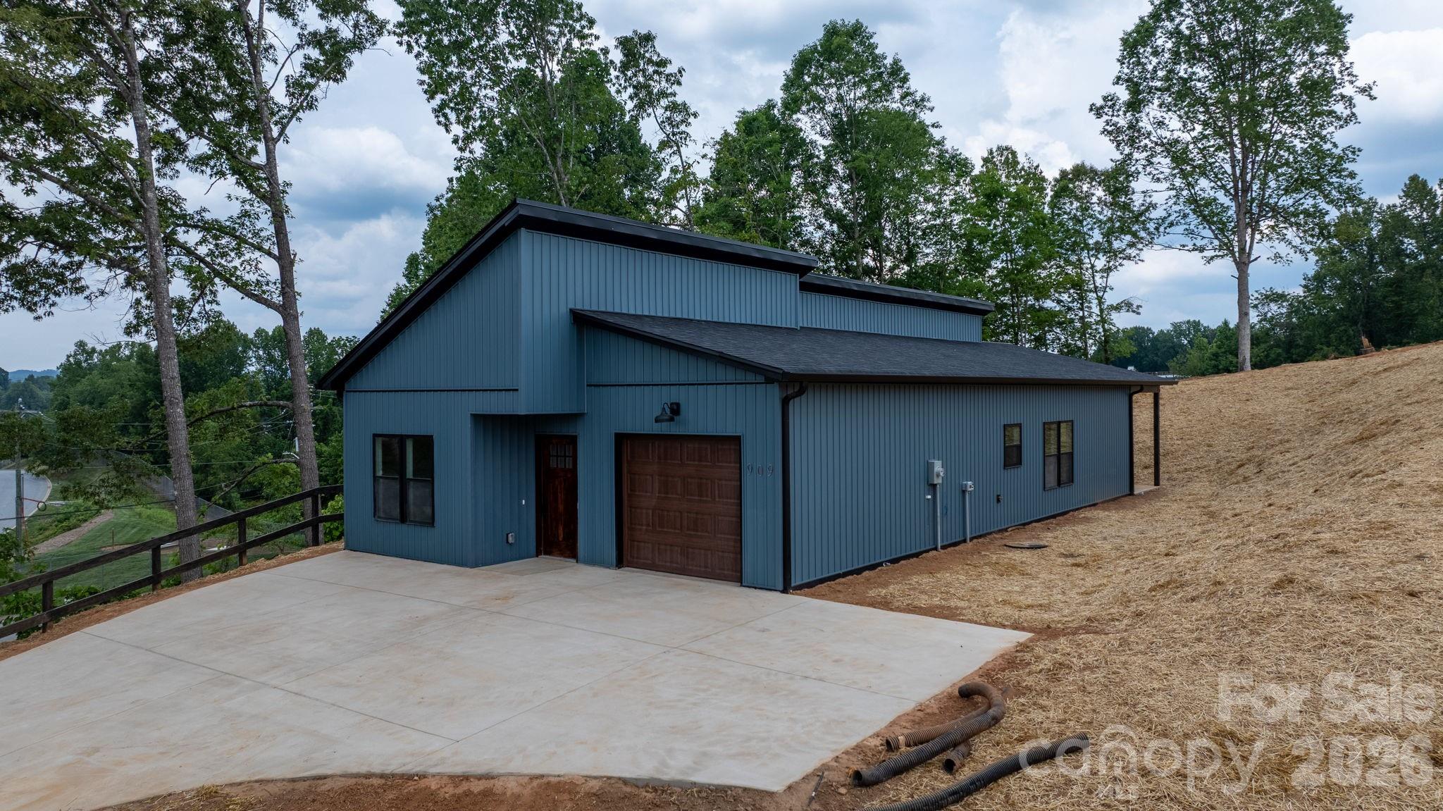 909 Overlook Drive SW — Lenoir