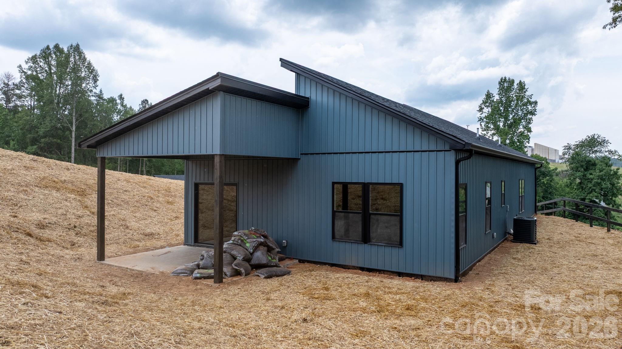 909 Overlook Drive SW — Lenoir