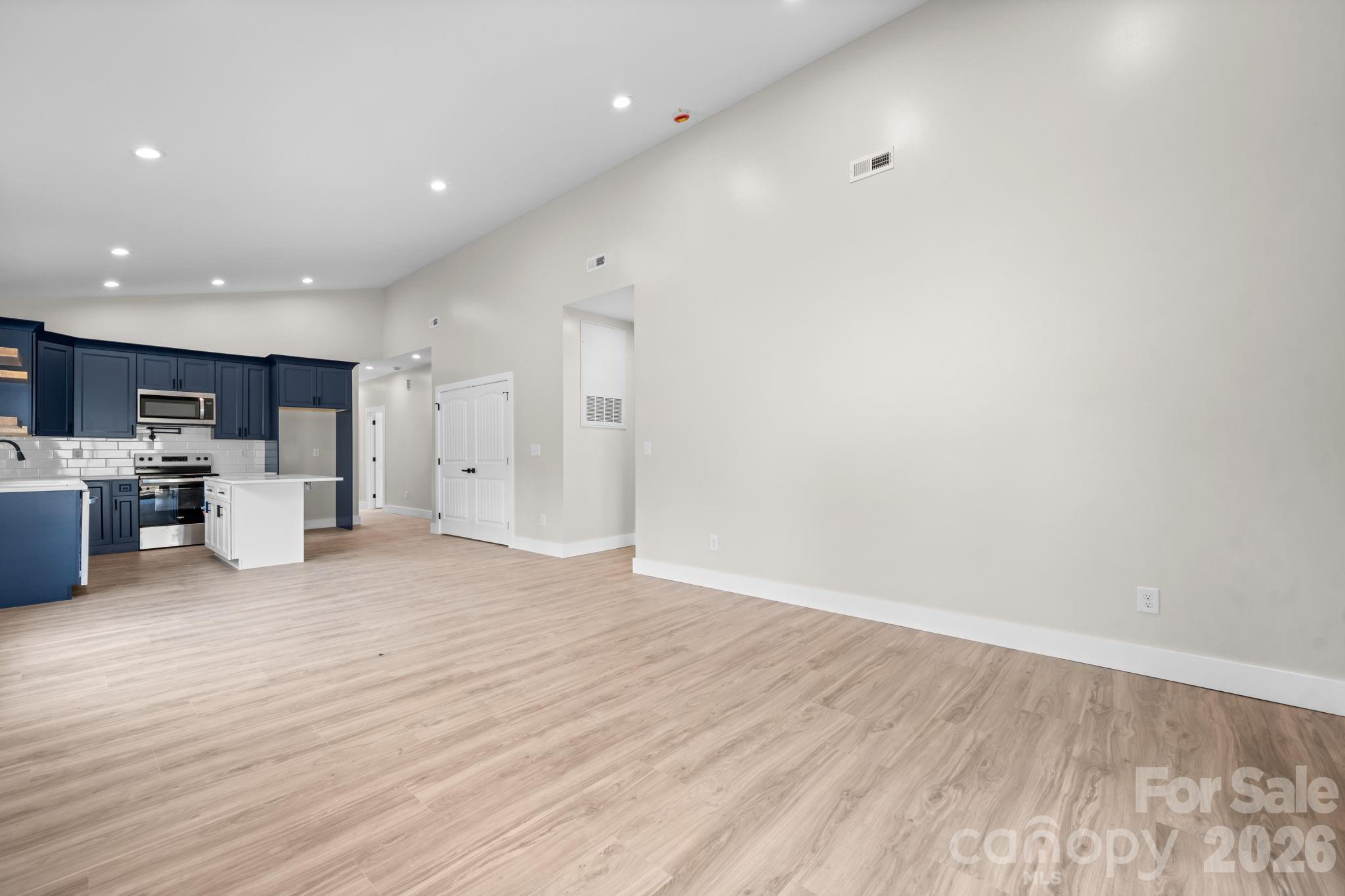 913 Overlook Drive SW — Lenoir