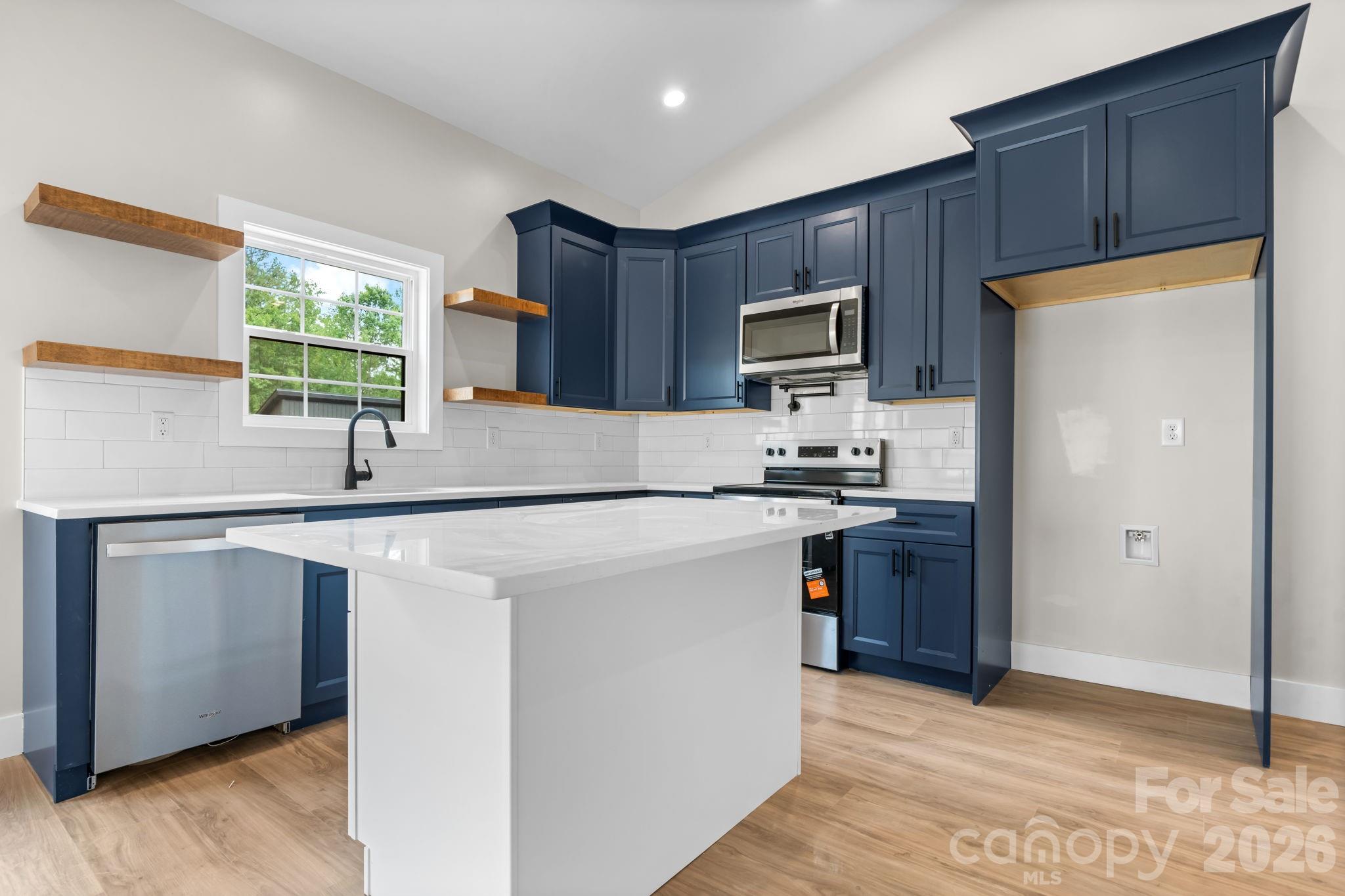 913 Overlook Drive SW — Lenoir