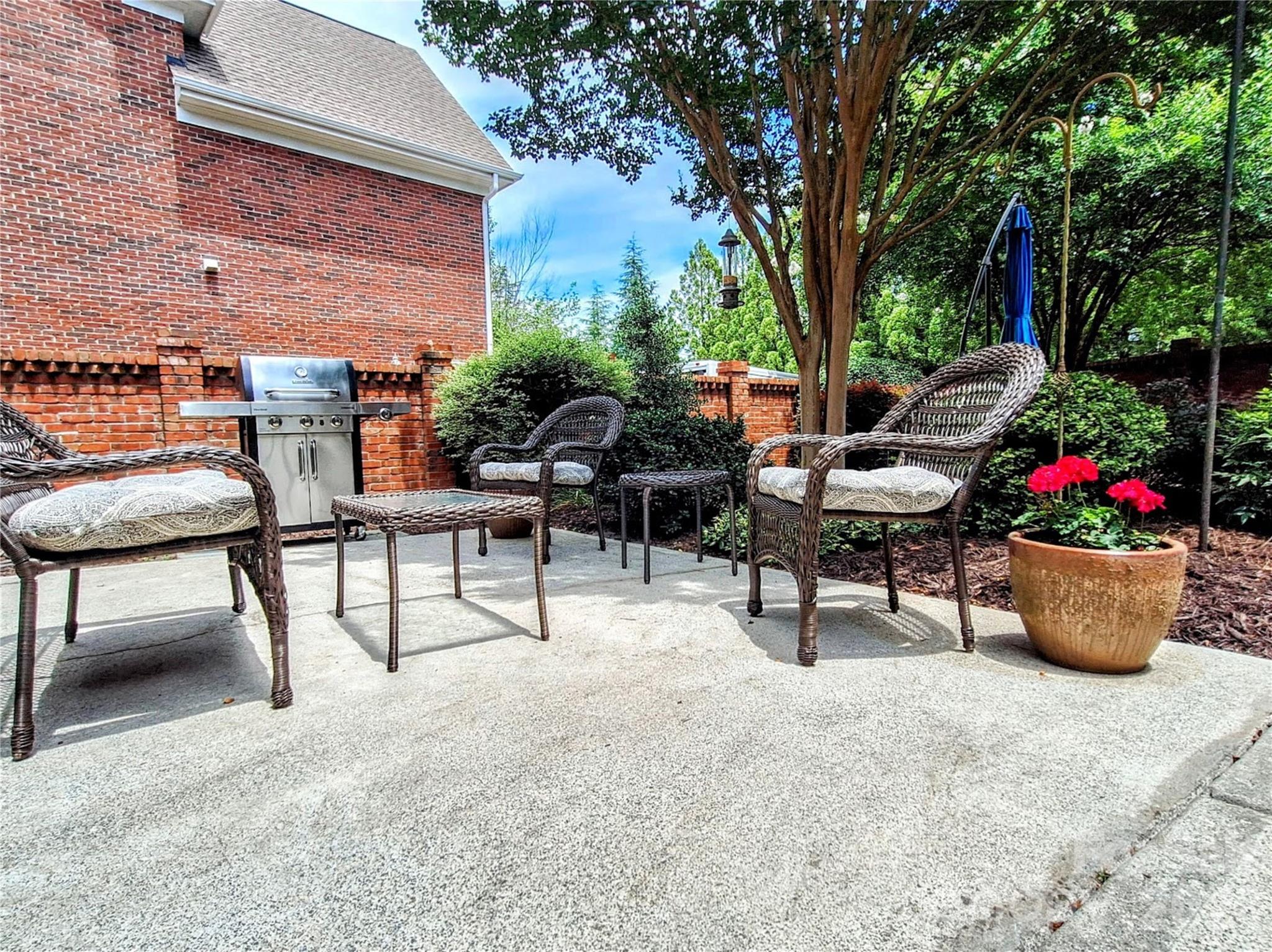 232 Hawthorne Park Avenue — Belmont