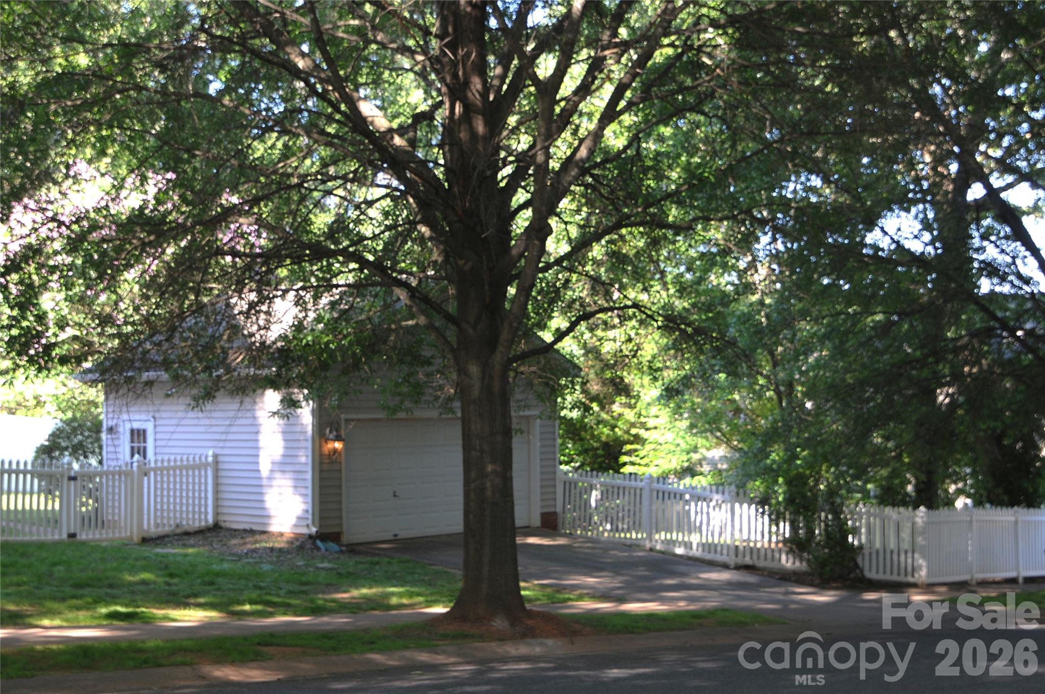 12735 Cross Dale Drive — Huntersville