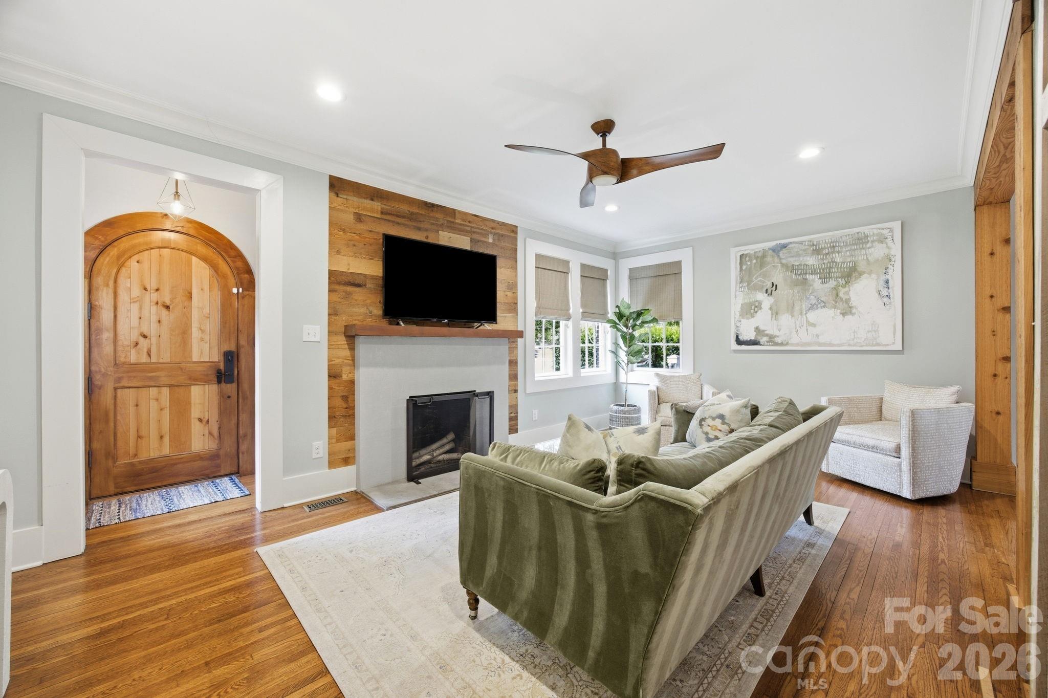 1726 S Mint Street — Charlotte