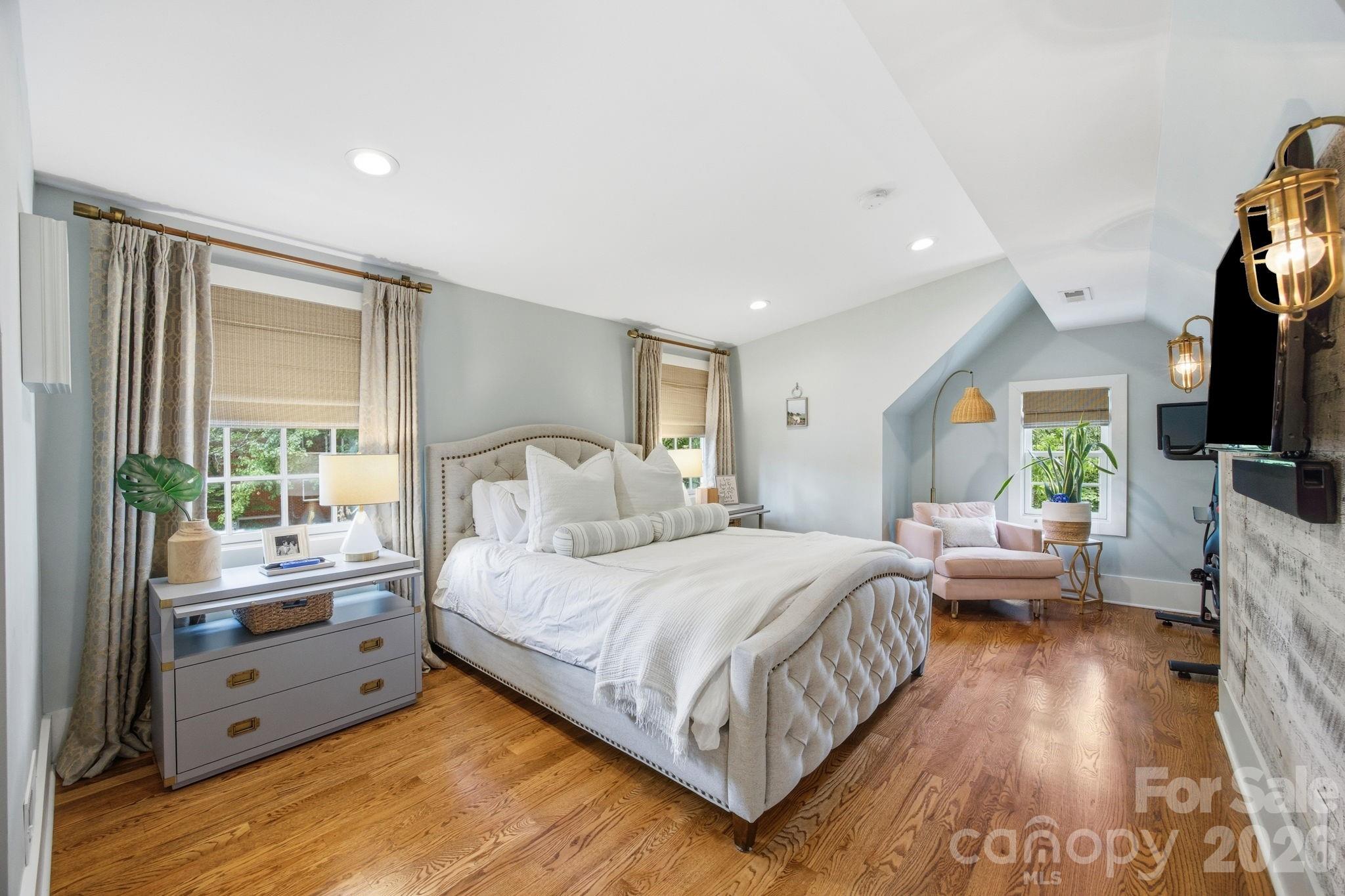 1726 S Mint Street — Charlotte