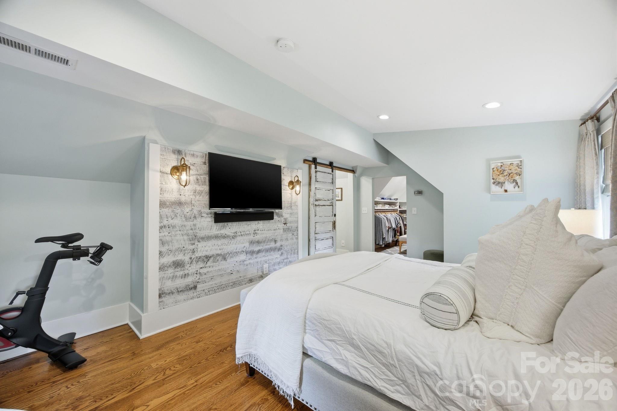 1726 S Mint Street — Charlotte