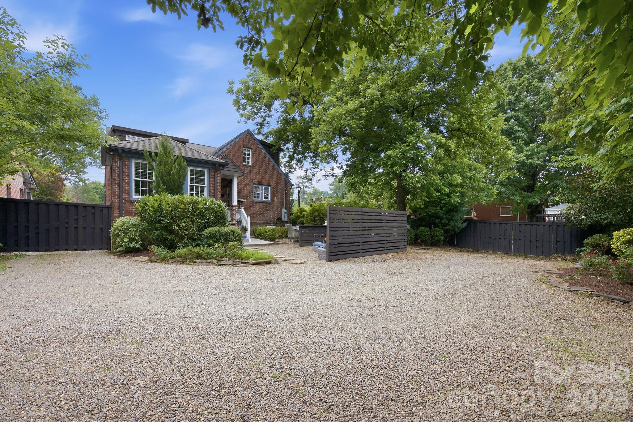 1726 S Mint Street — Charlotte